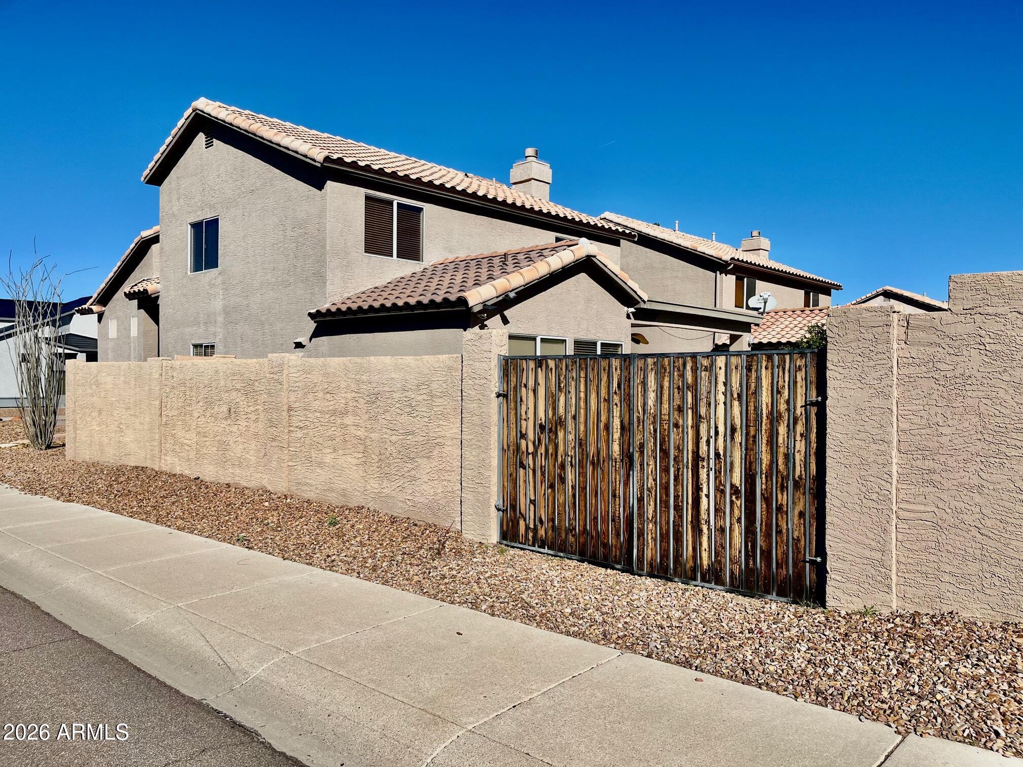 1701 E YUKON Drive