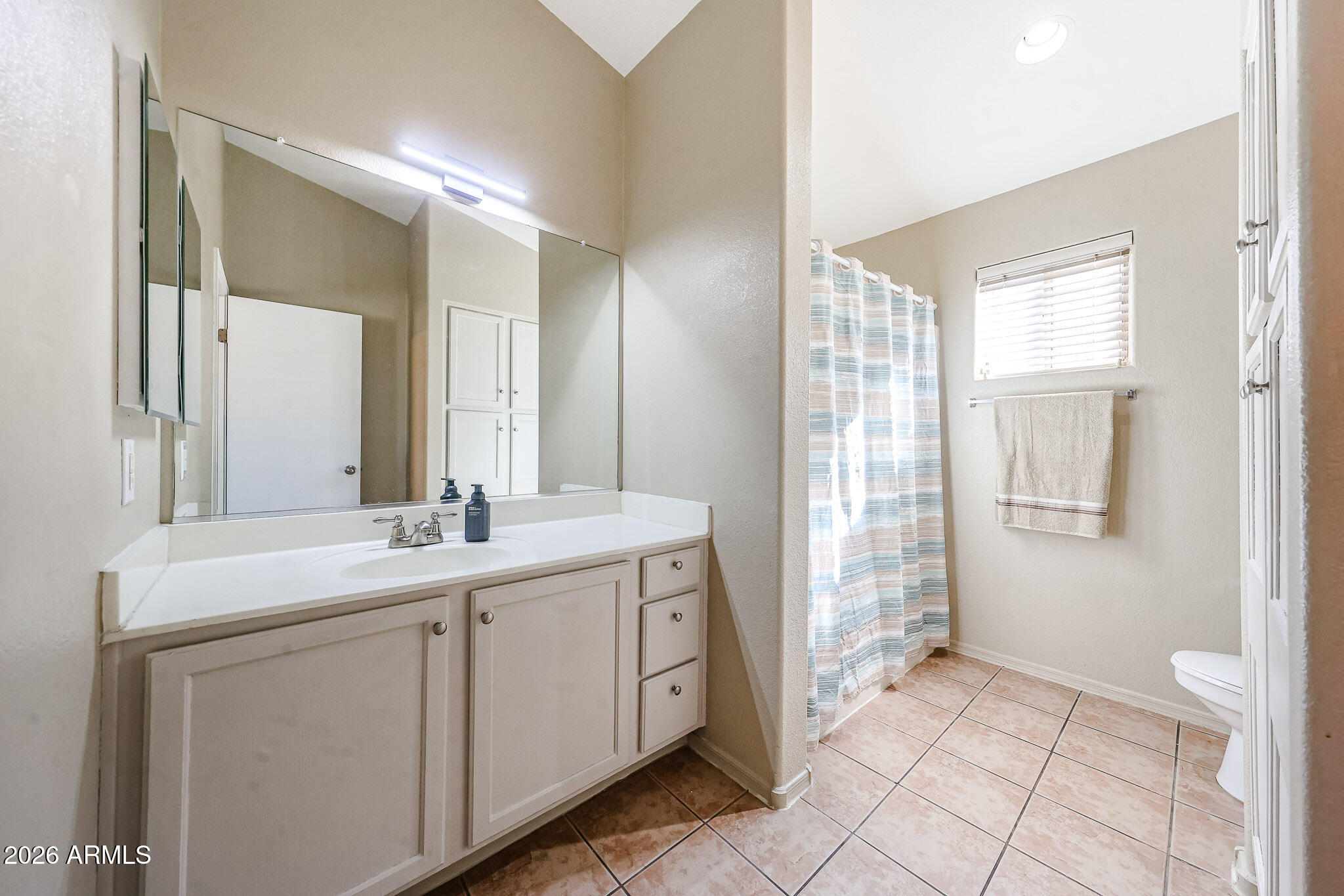 5621 S 5TH Drive