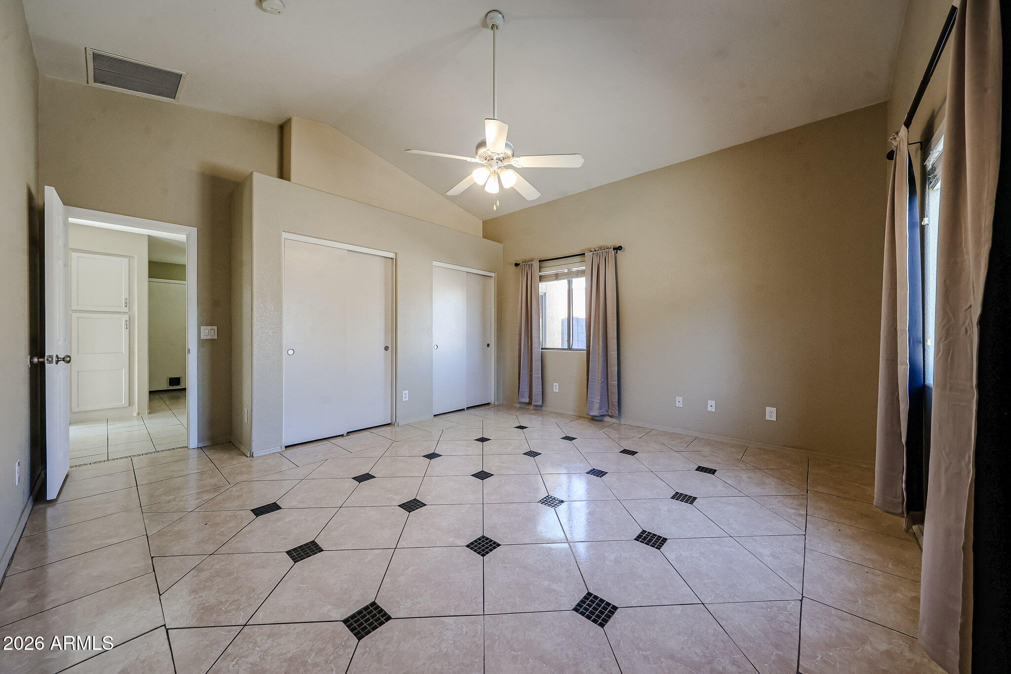 5621 S 5TH Drive