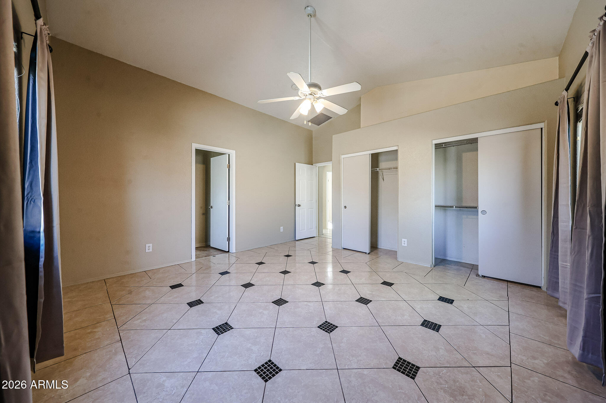 5621 S 5TH Drive