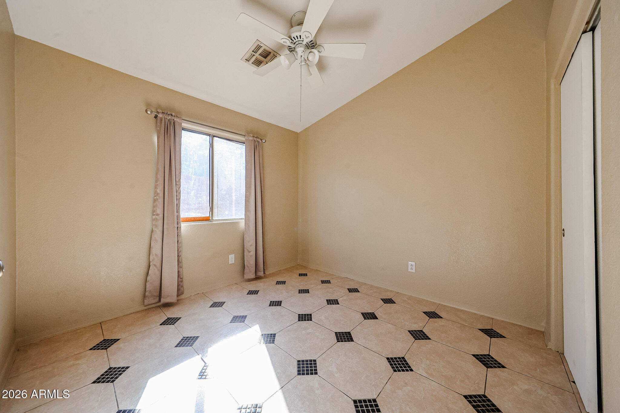 5621 S 5TH Drive