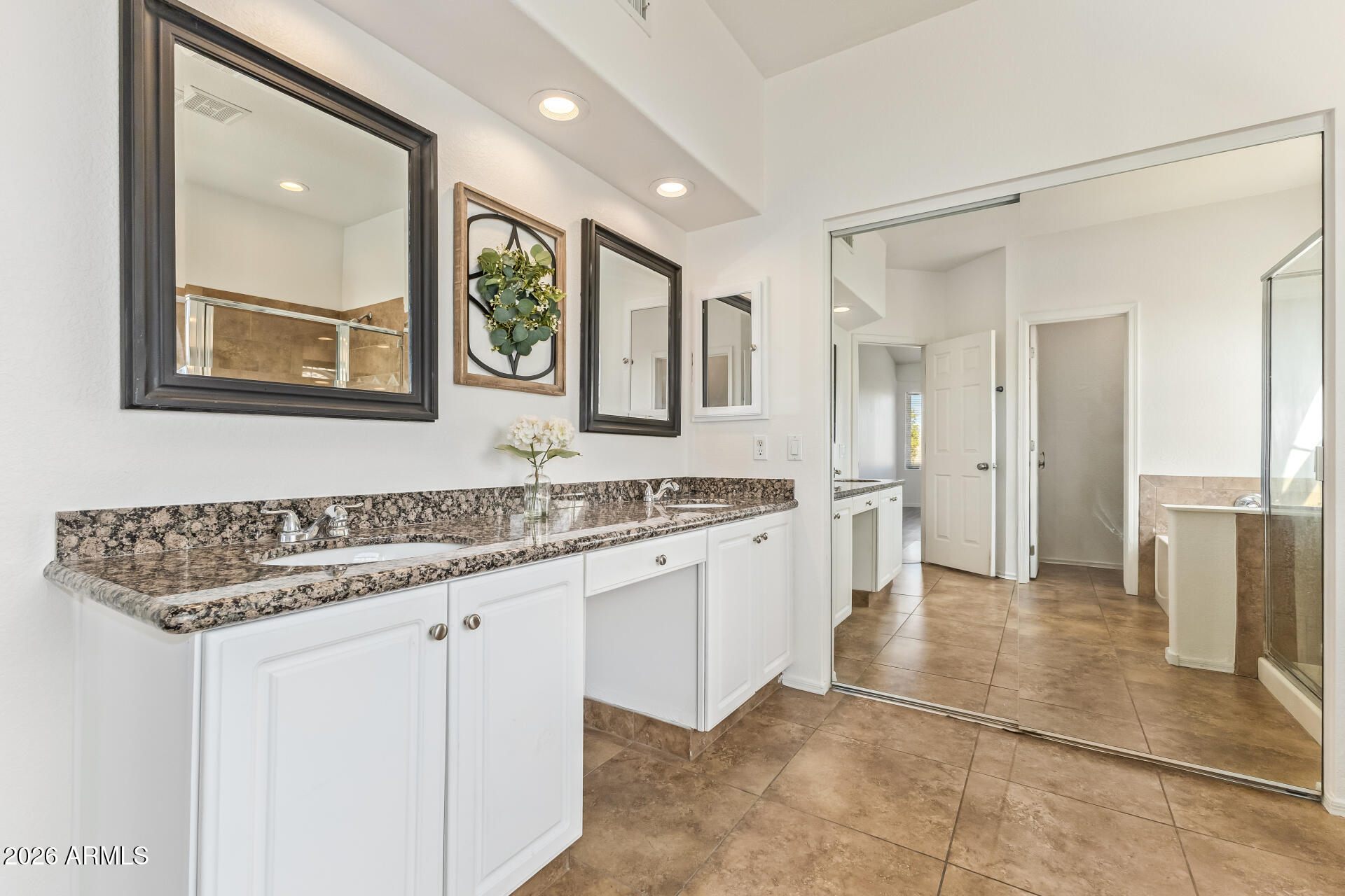 1002 W KELTON Lane