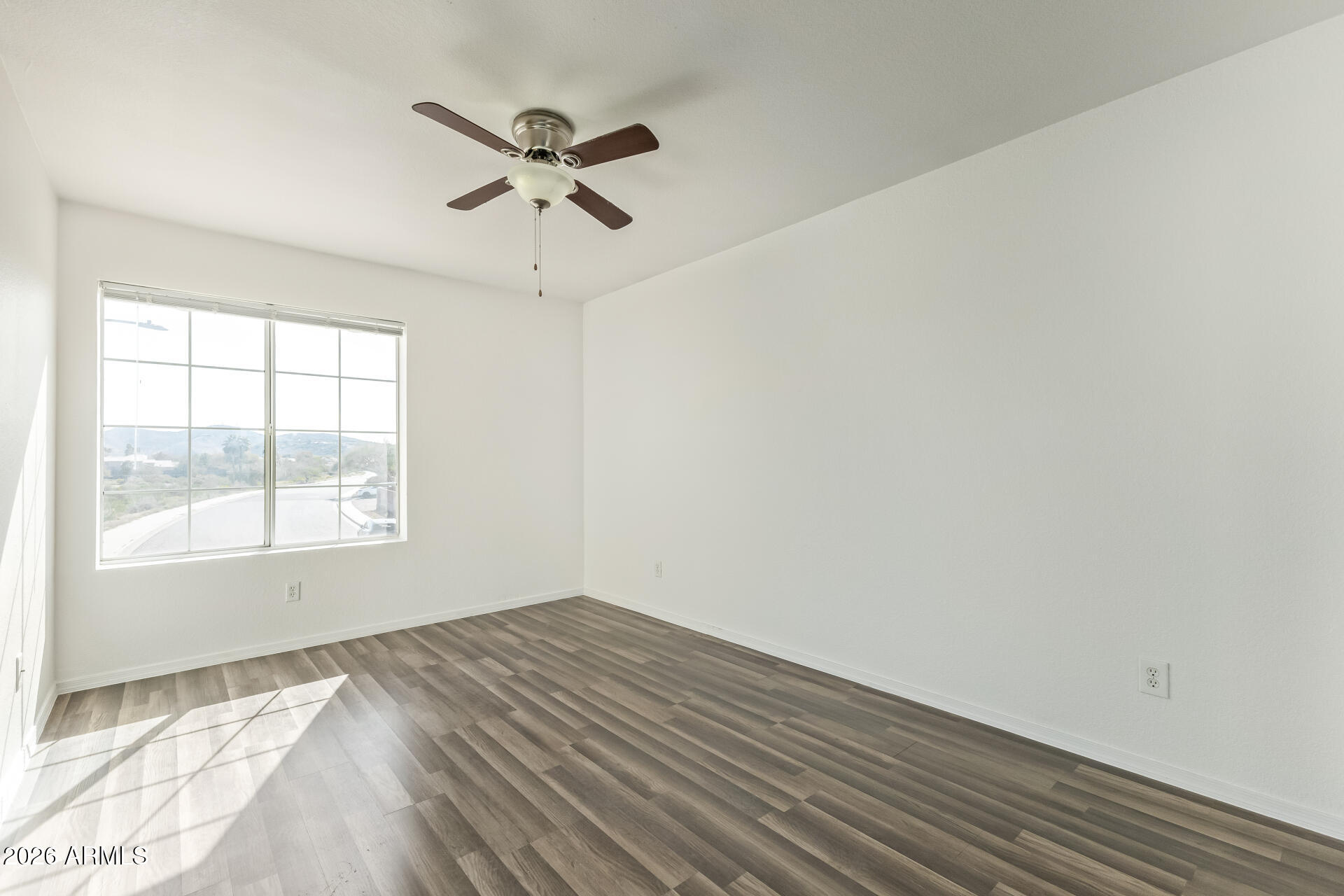 1002 W KELTON Lane