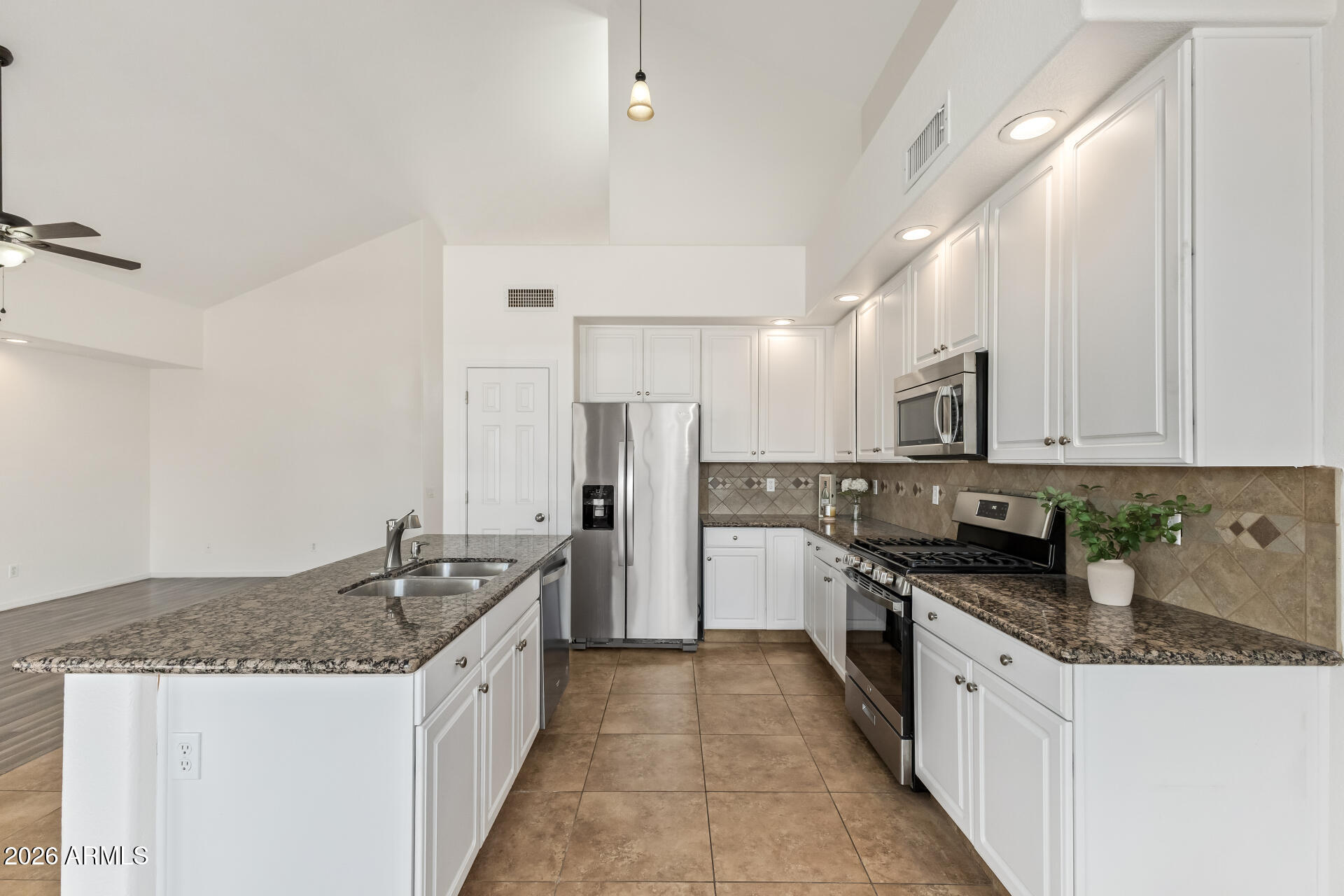 1002 W KELTON Lane