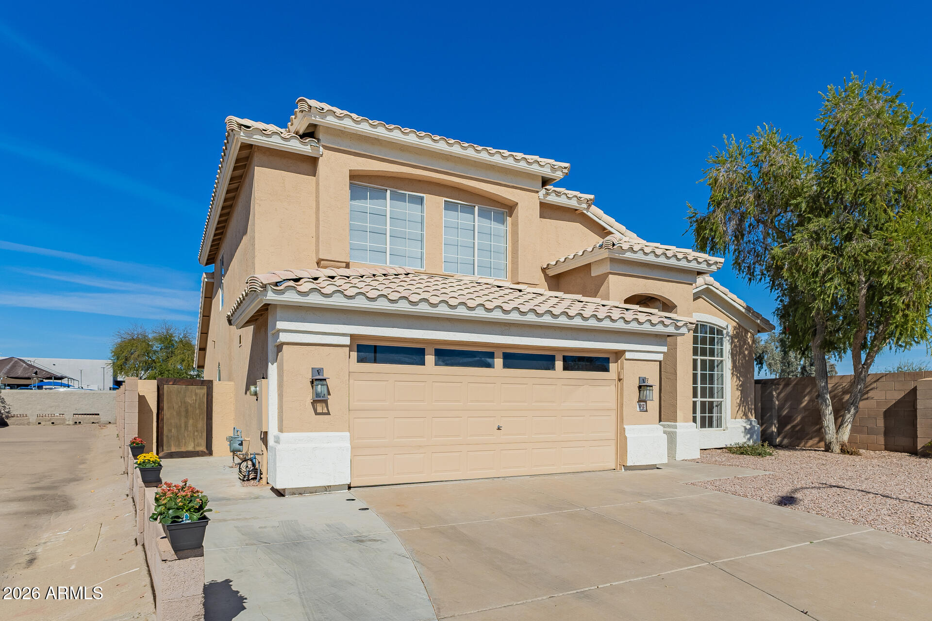 1002 W KELTON Lane