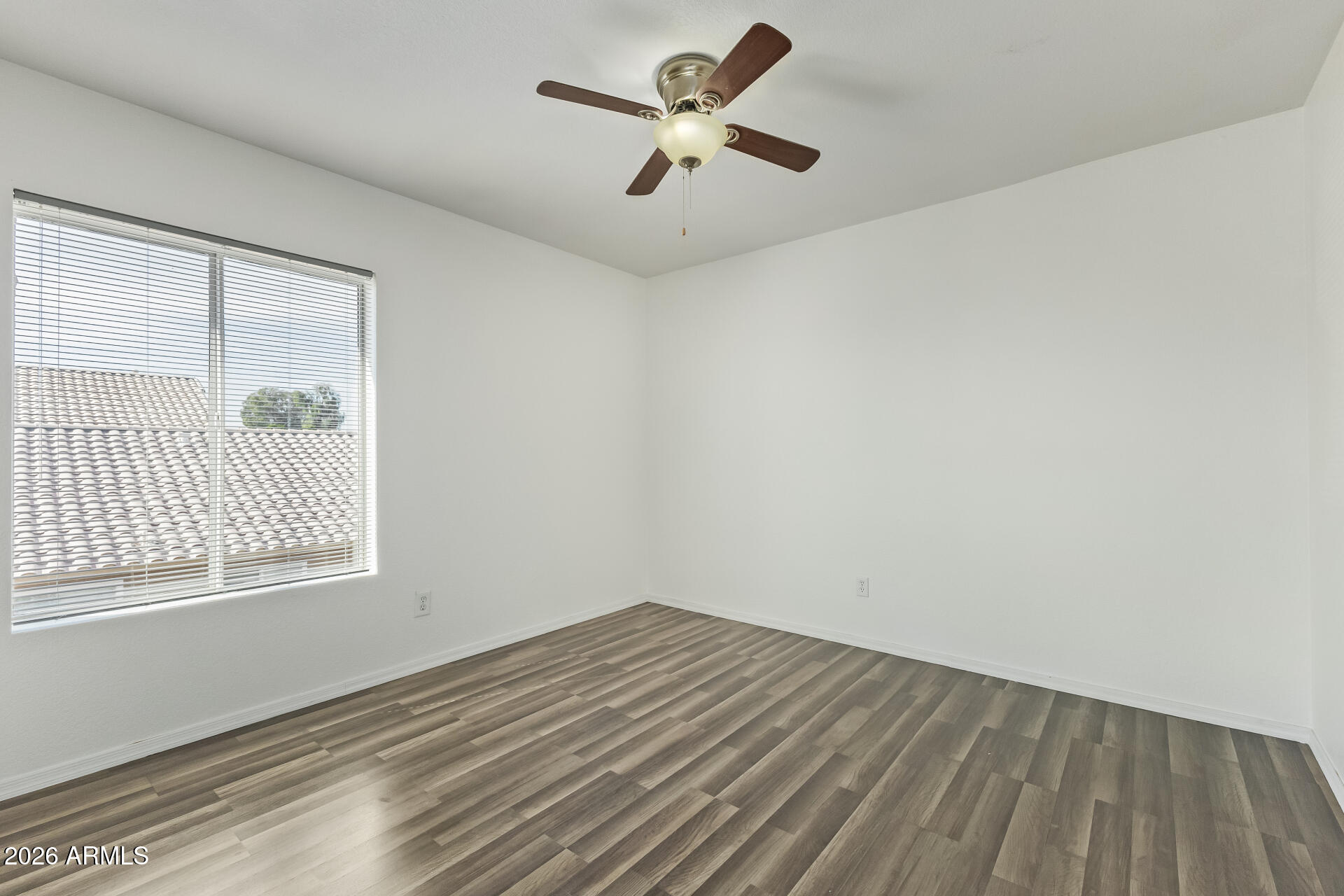 1002 W KELTON Lane