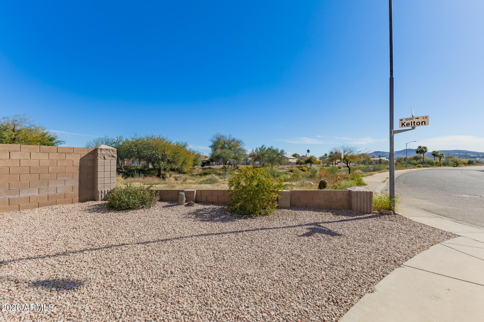 1002 W KELTON Lane