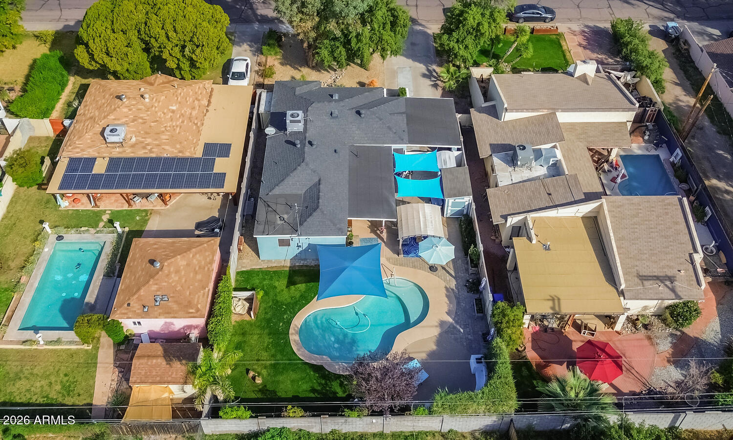 915 W GLENROSA Avenue