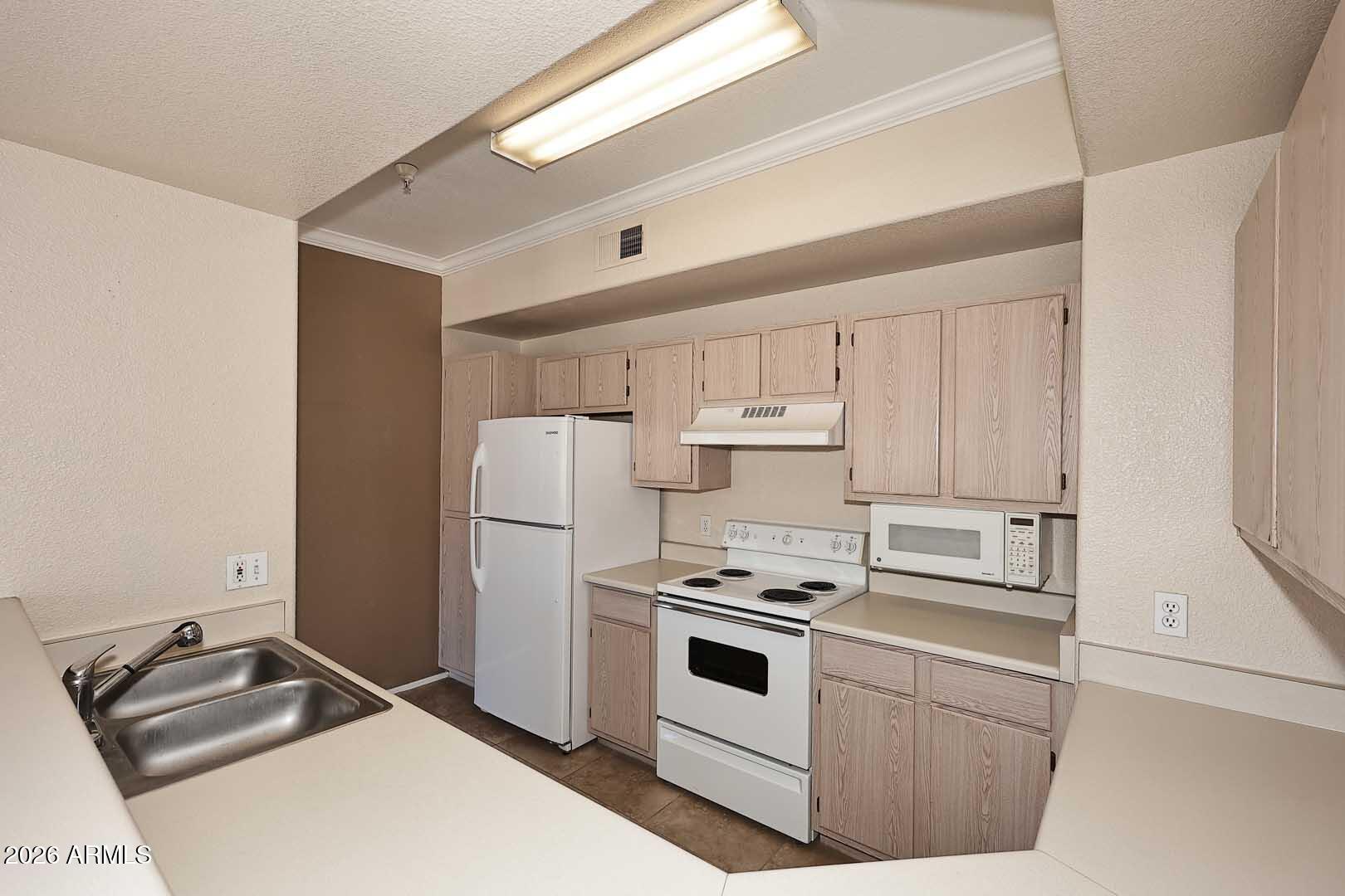 3236 E CHANDLER Boulevard 3082