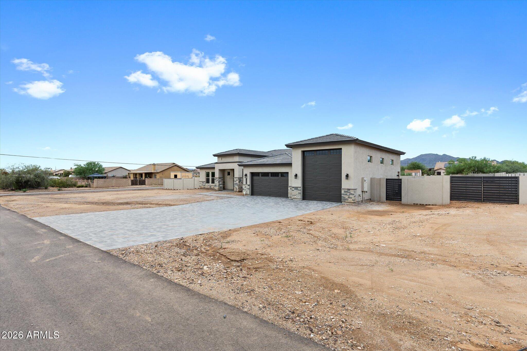 1672 W LAVITT Lane