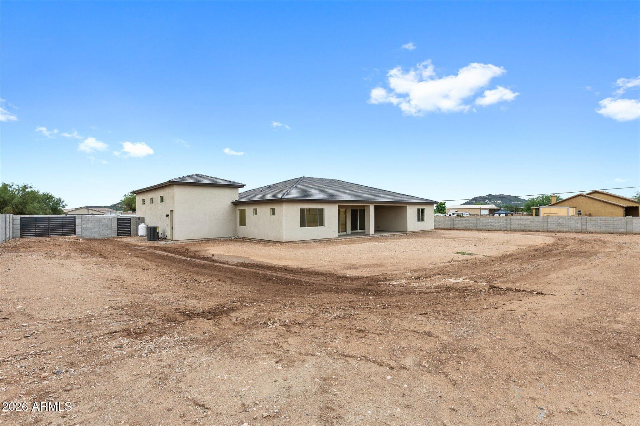 1672 W LAVITT Lane