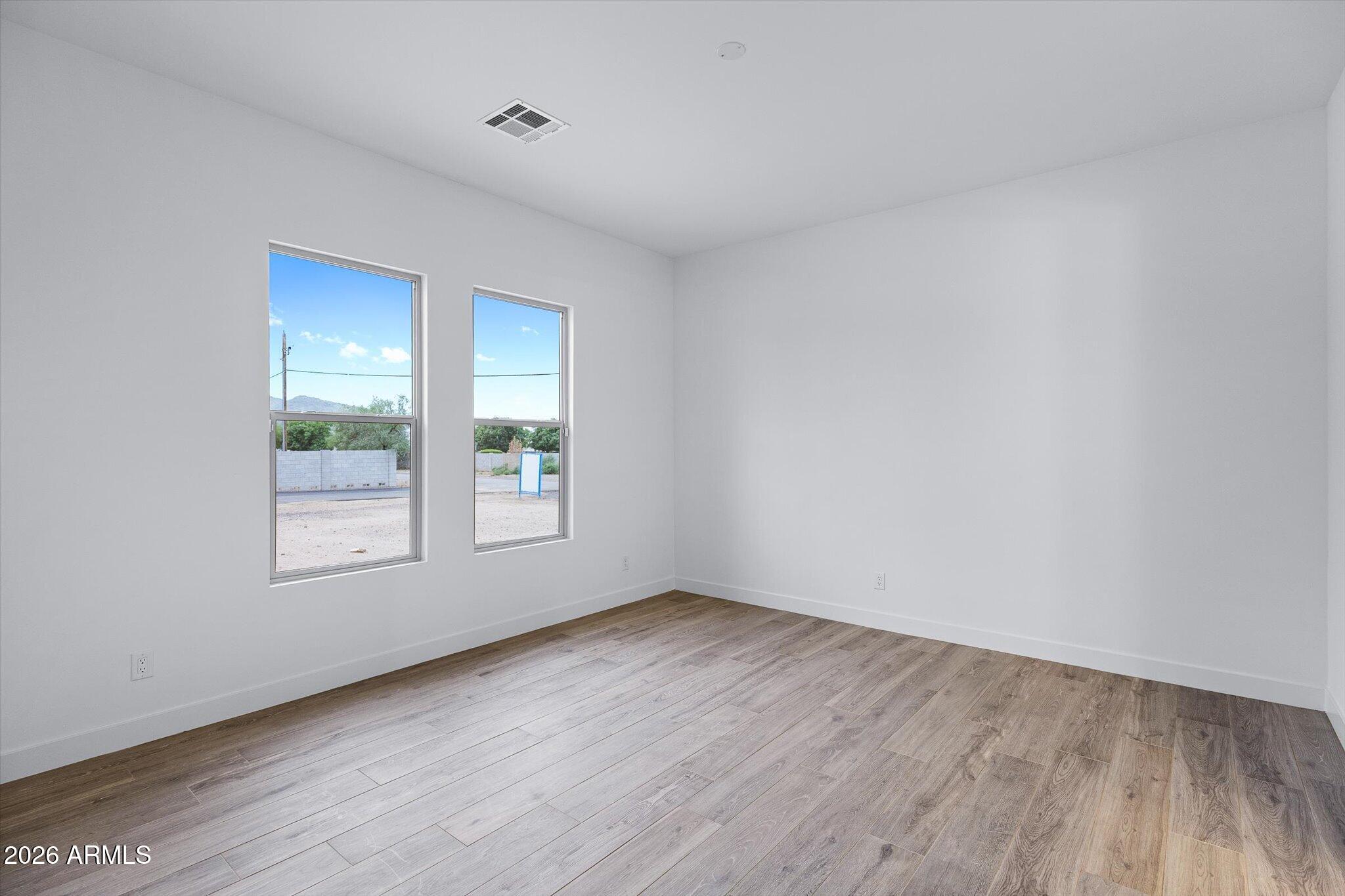 1672 W LAVITT Lane