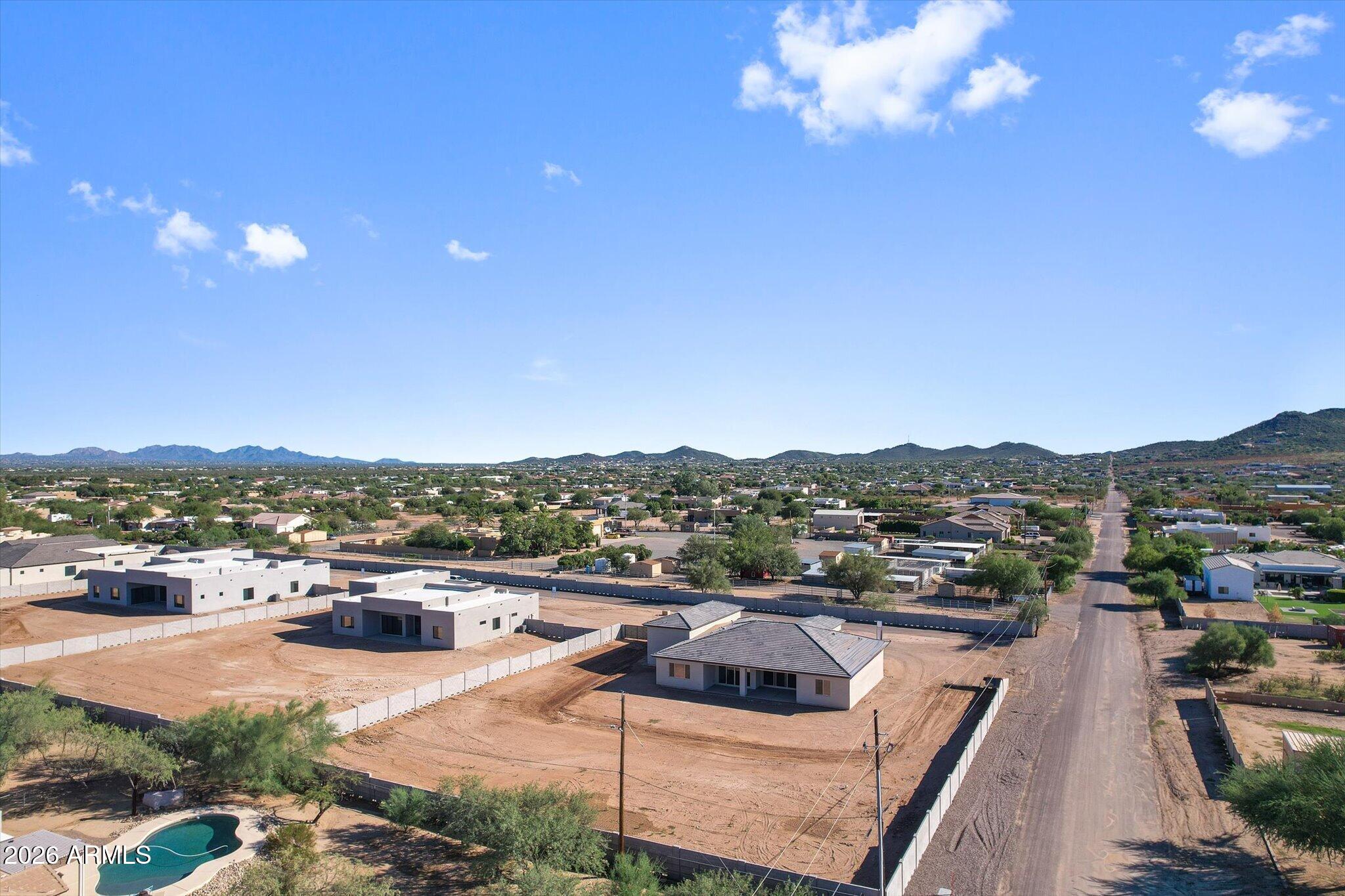 1672 W LAVITT Lane