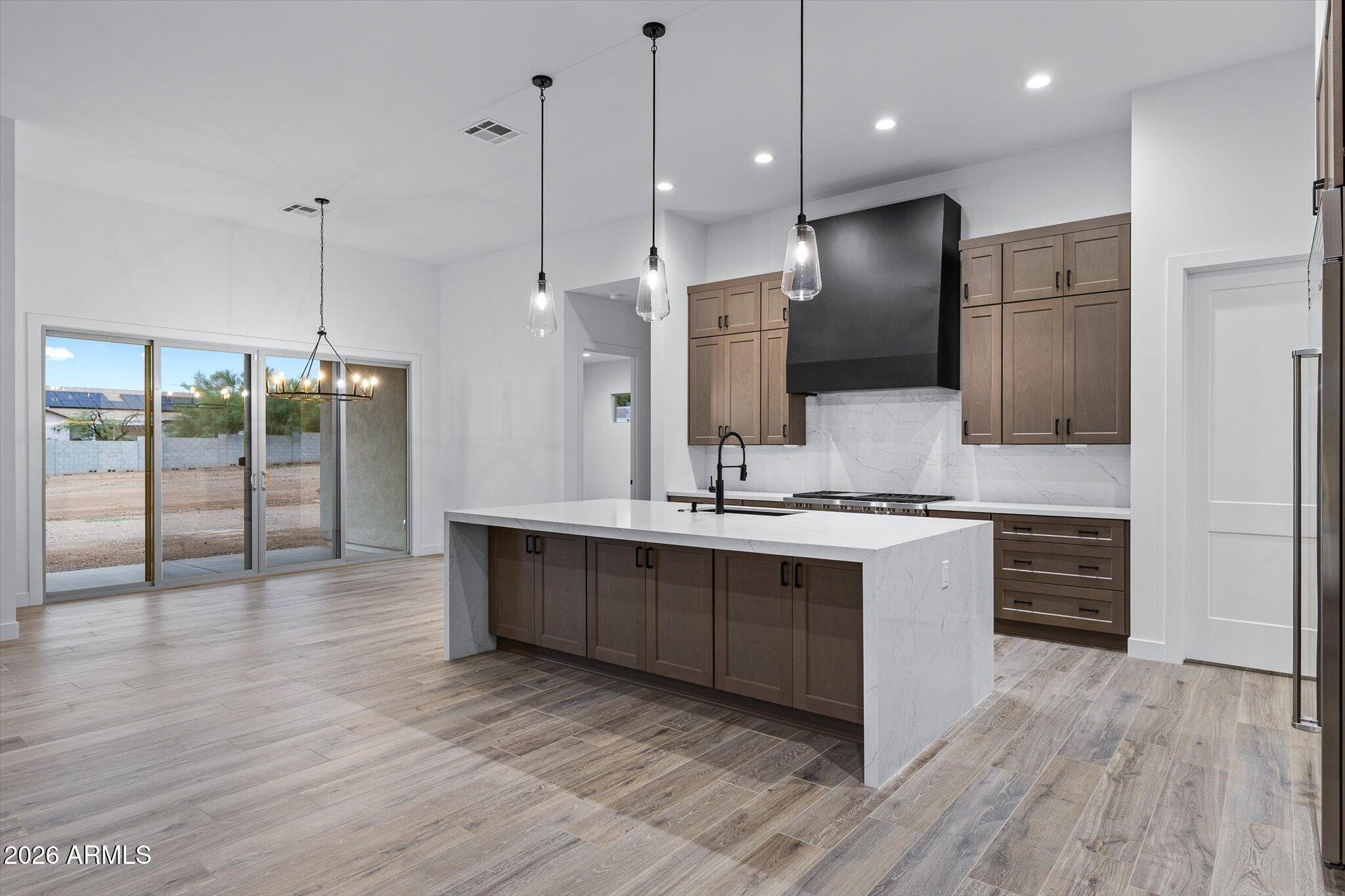 1672 W LAVITT Lane