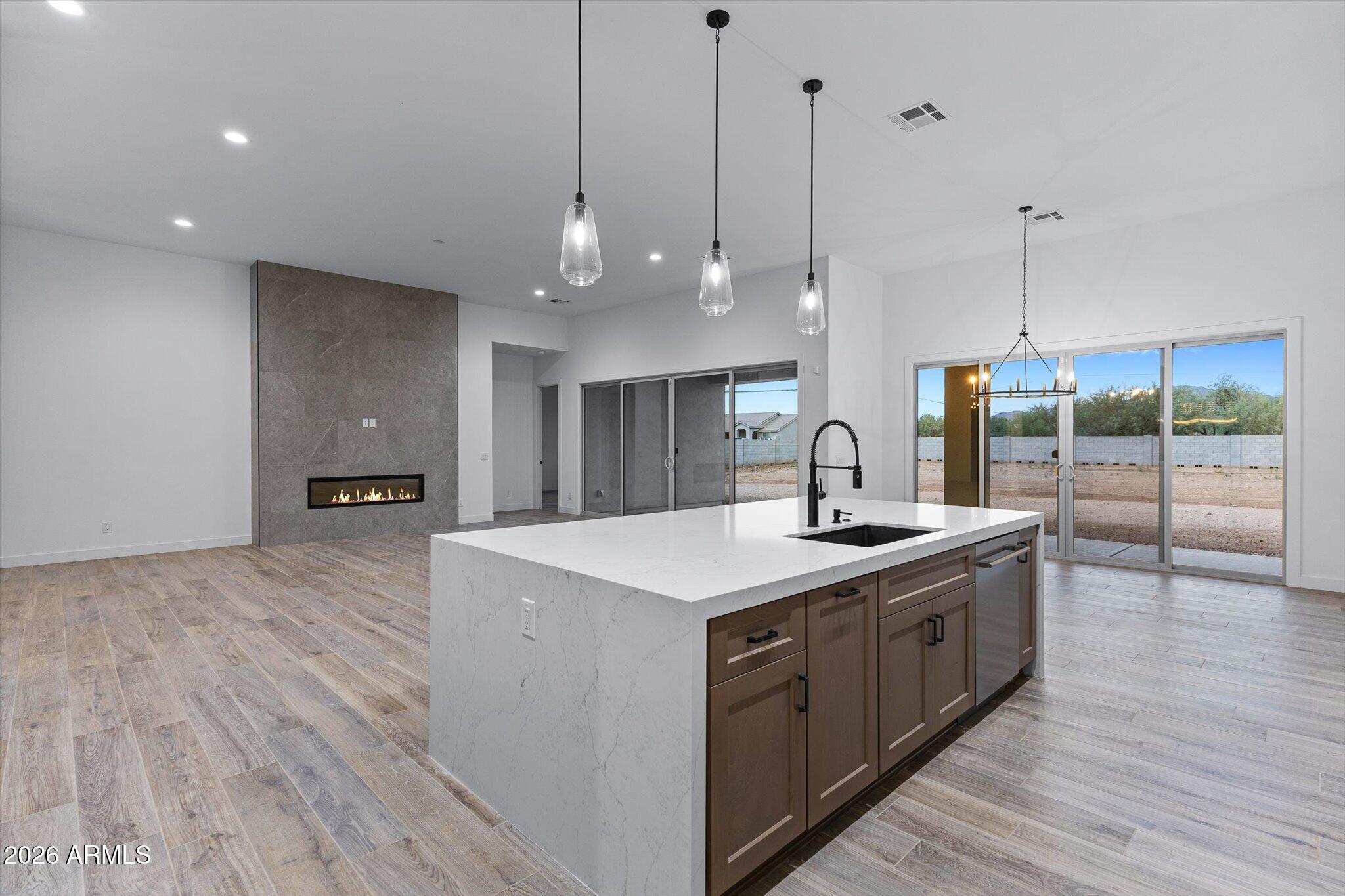 1672 W LAVITT Lane