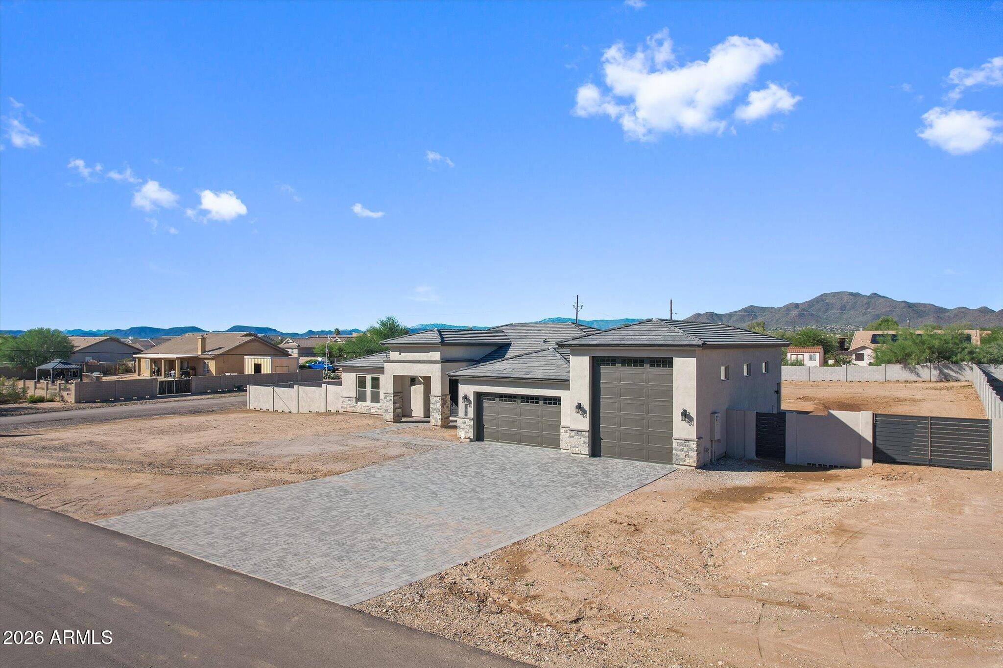 1672 W LAVITT Lane