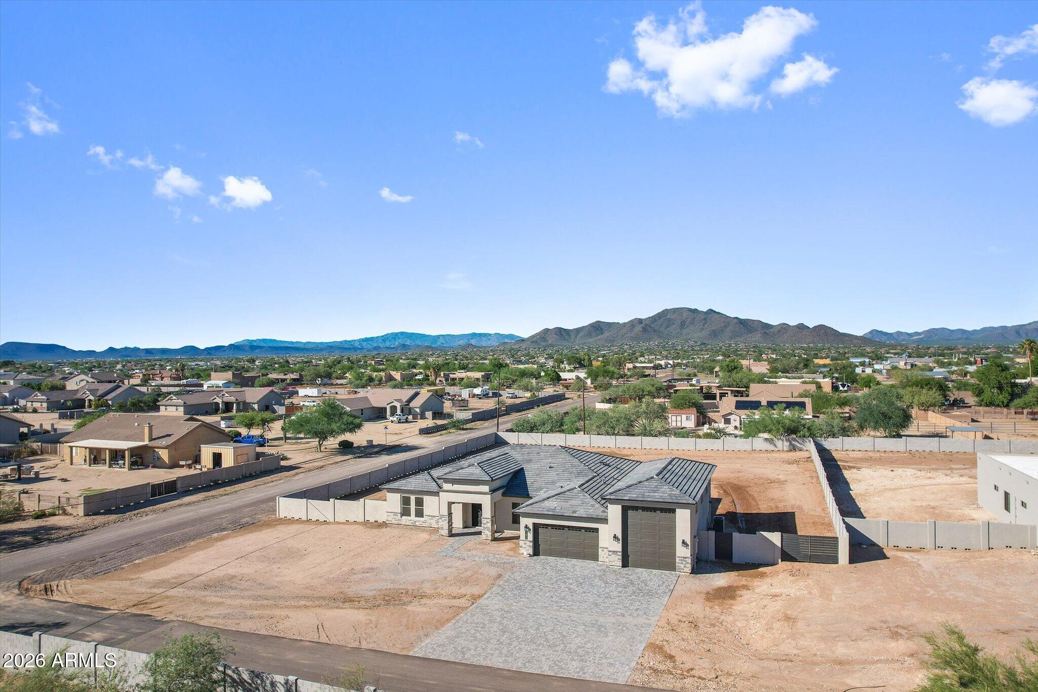 1672 W LAVITT Lane