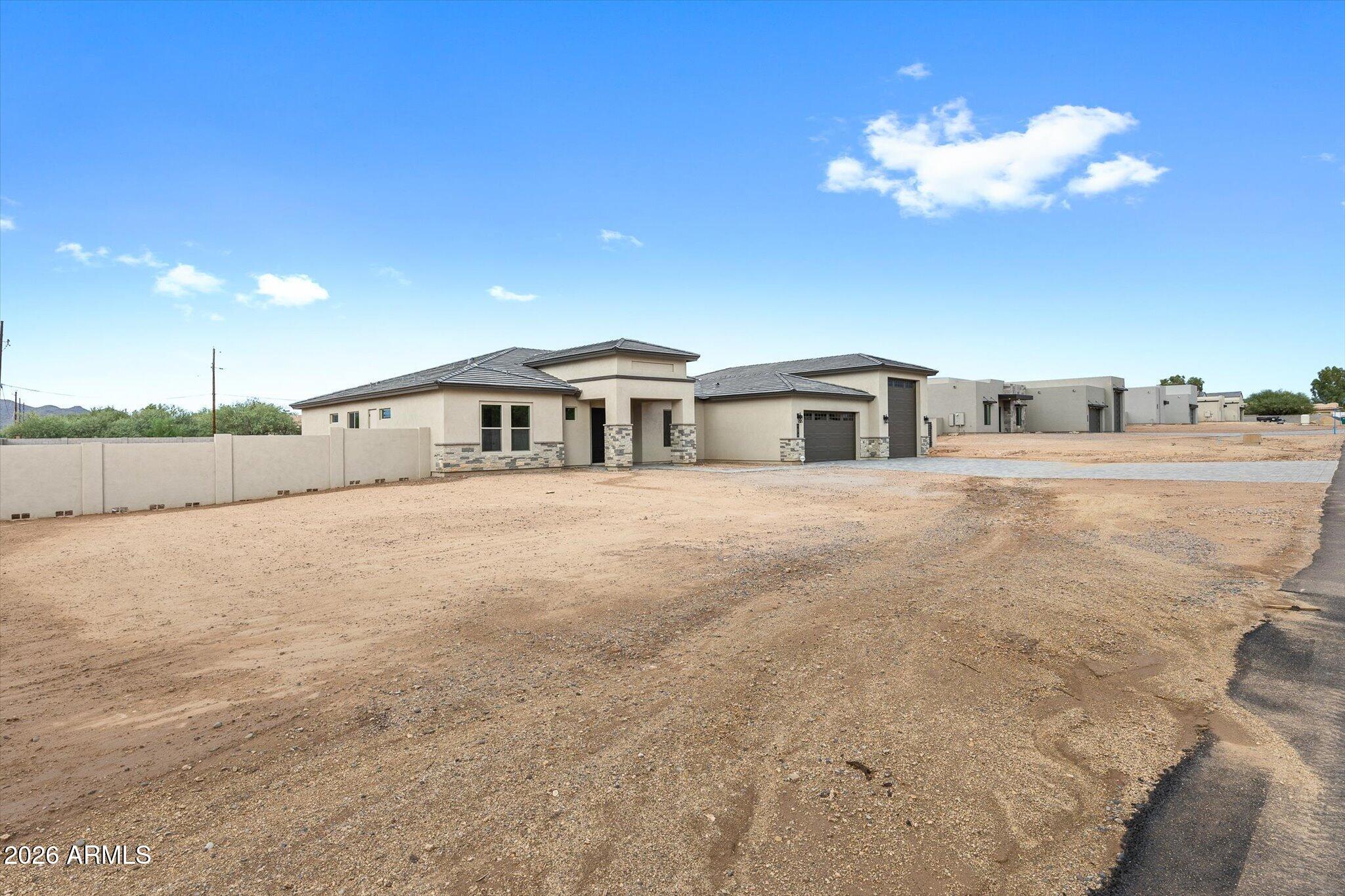 1672 W LAVITT Lane
