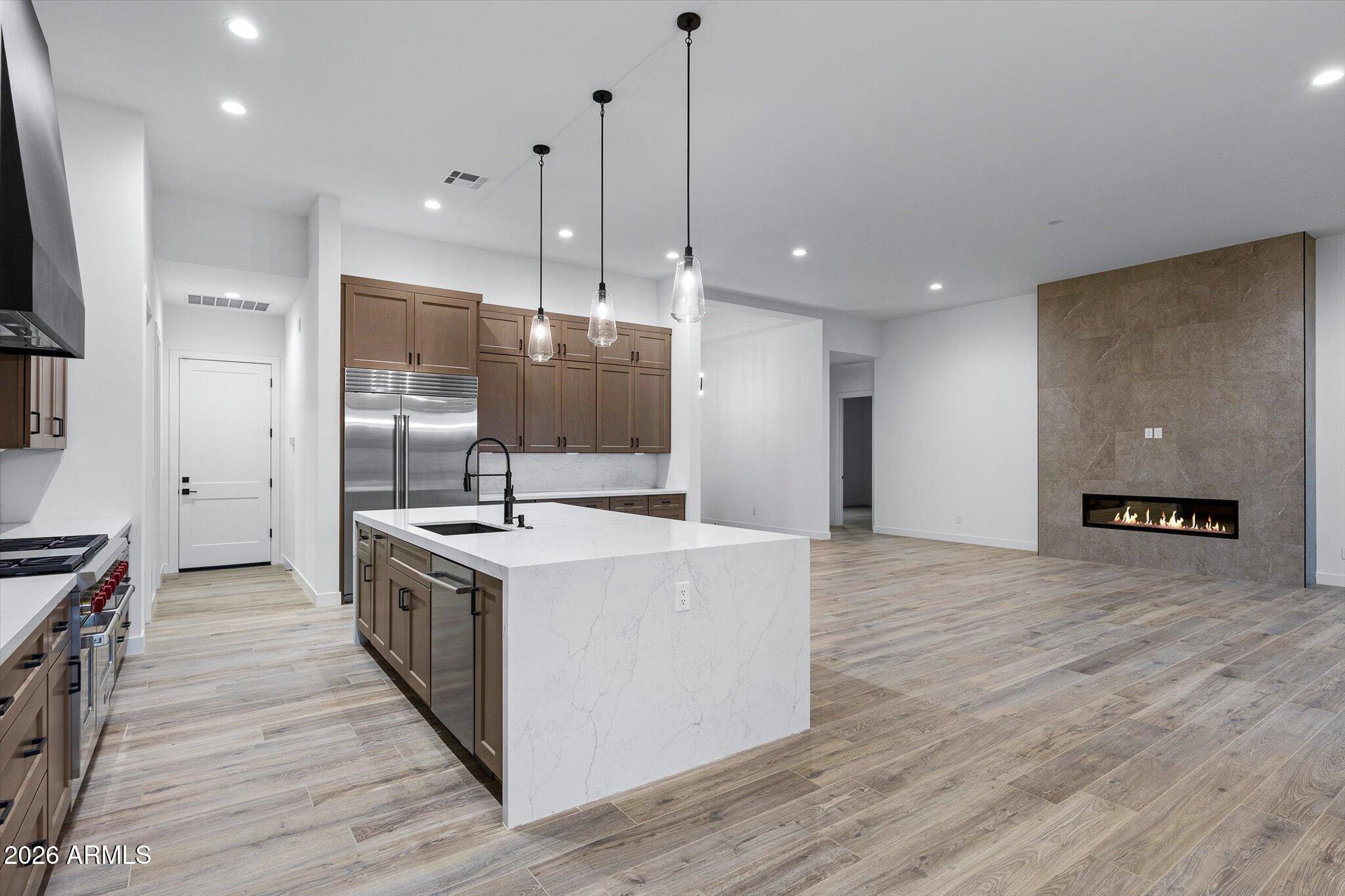 1672 W LAVITT Lane