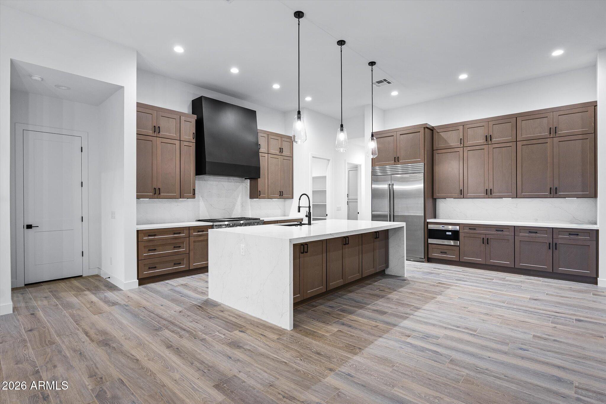 1672 W LAVITT Lane