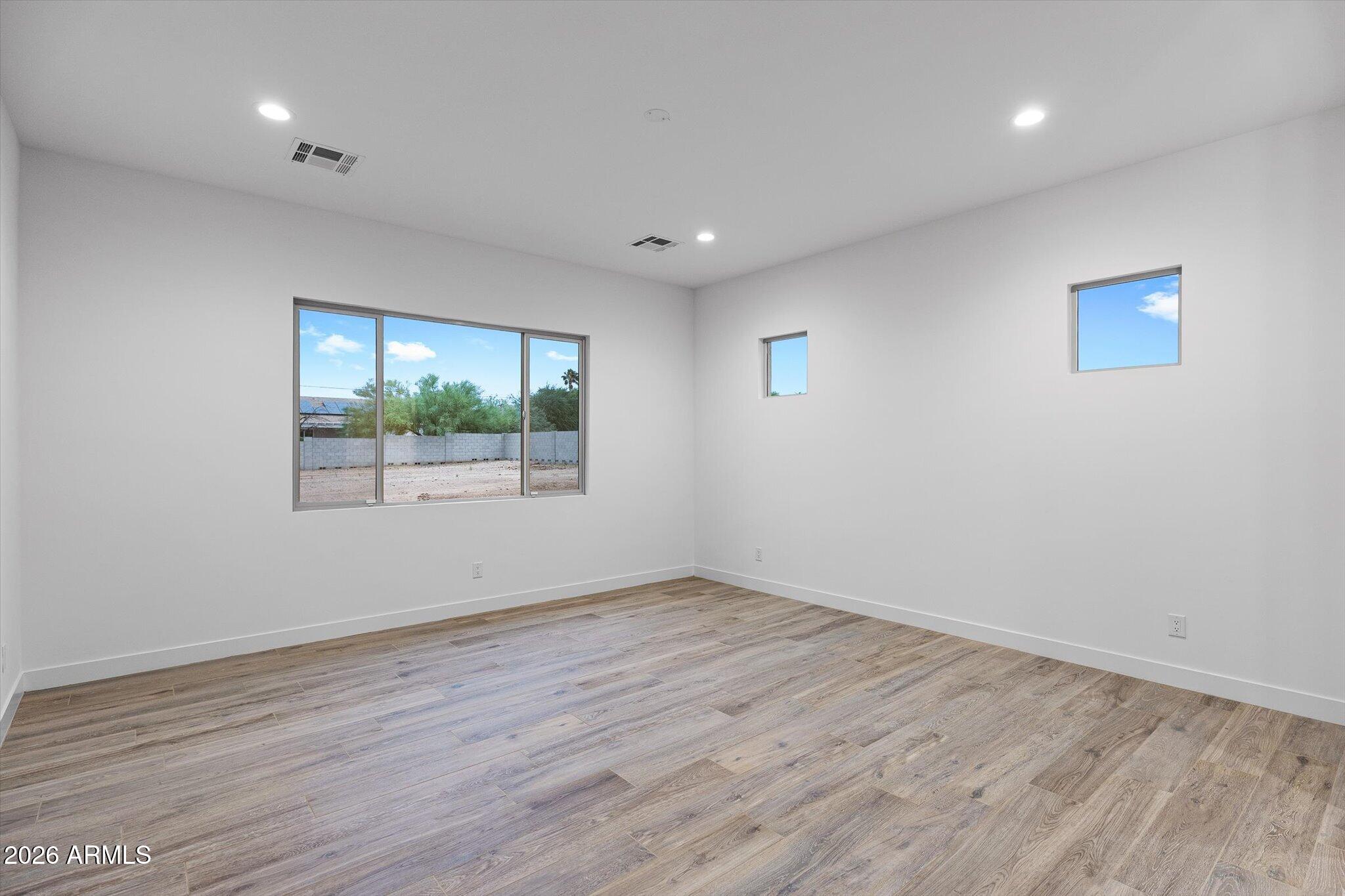 1672 W LAVITT Lane