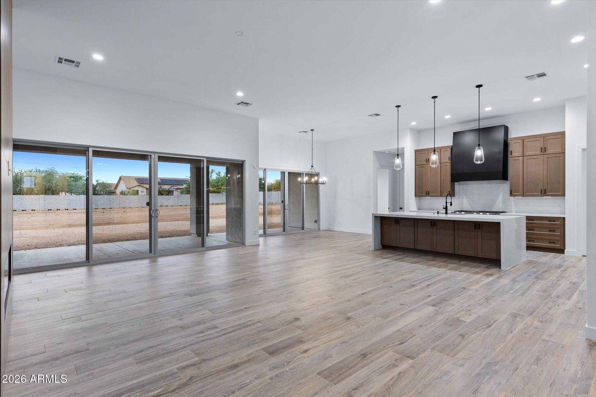 1672 W LAVITT Lane