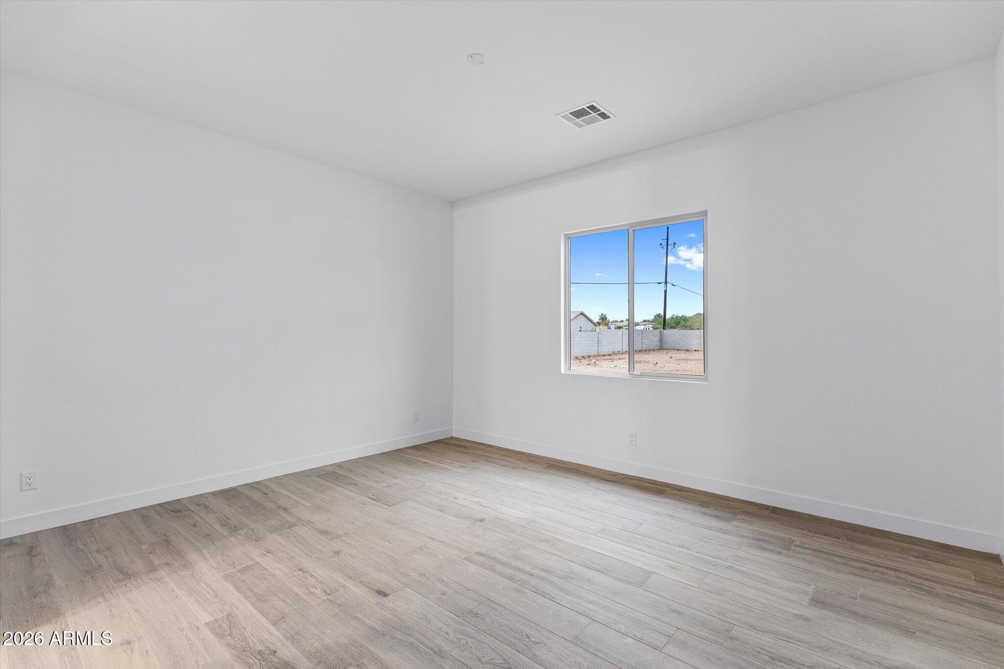 1672 W LAVITT Lane