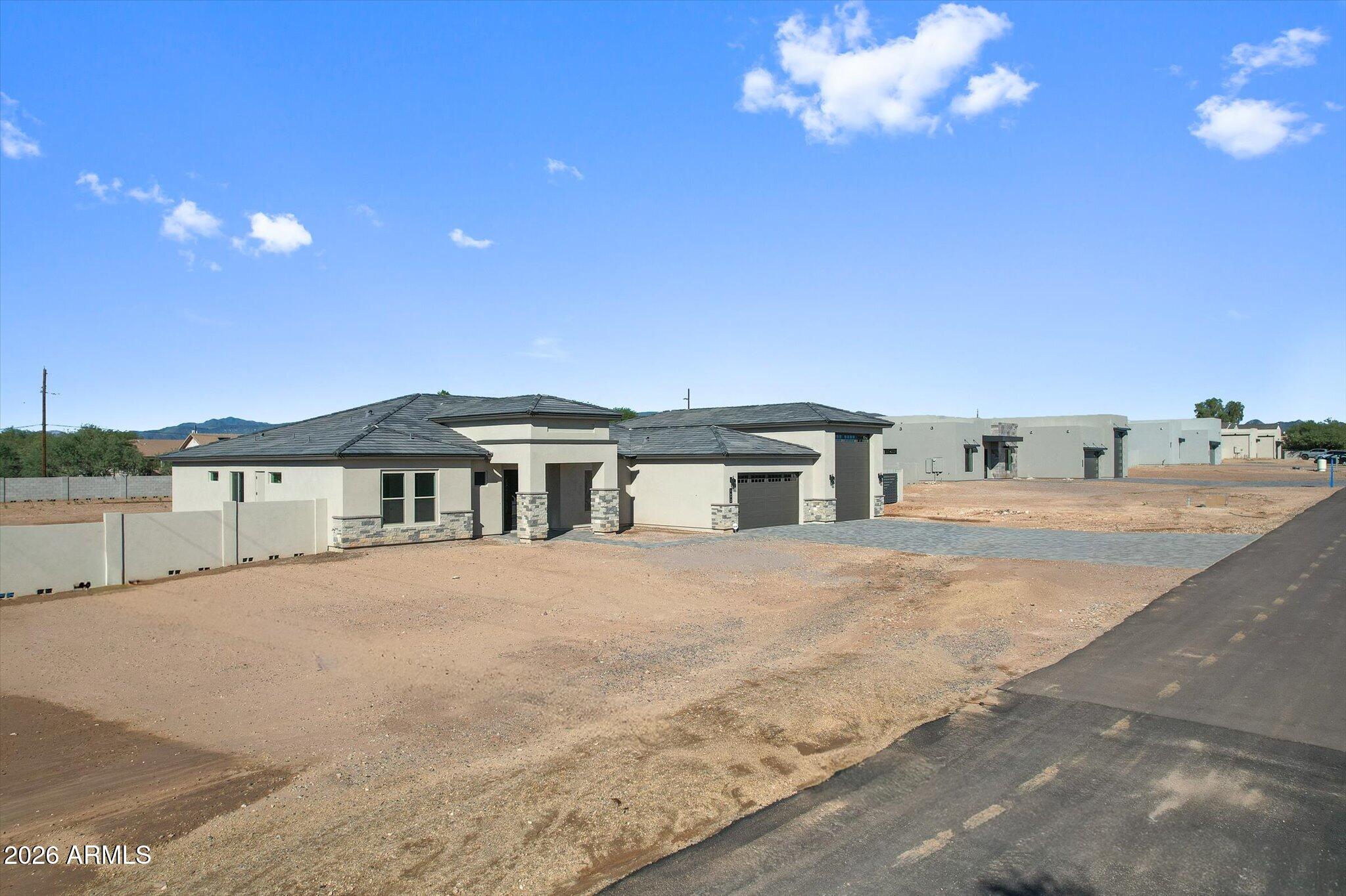 1672 W LAVITT Lane