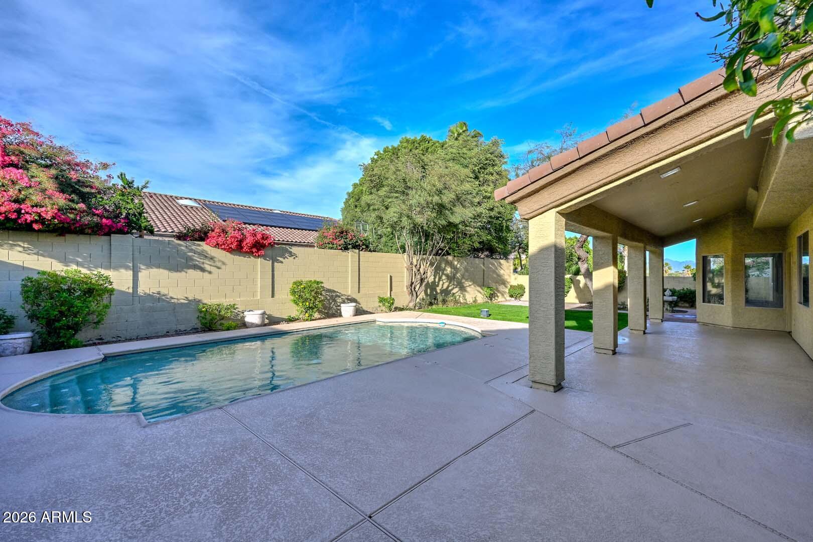 1942 E CLAIRE Drive E