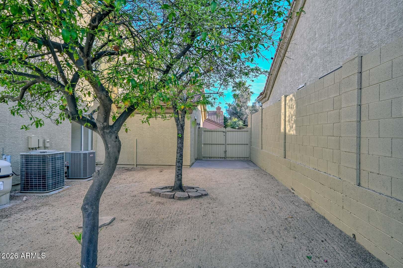 1942 E CLAIRE Drive E
