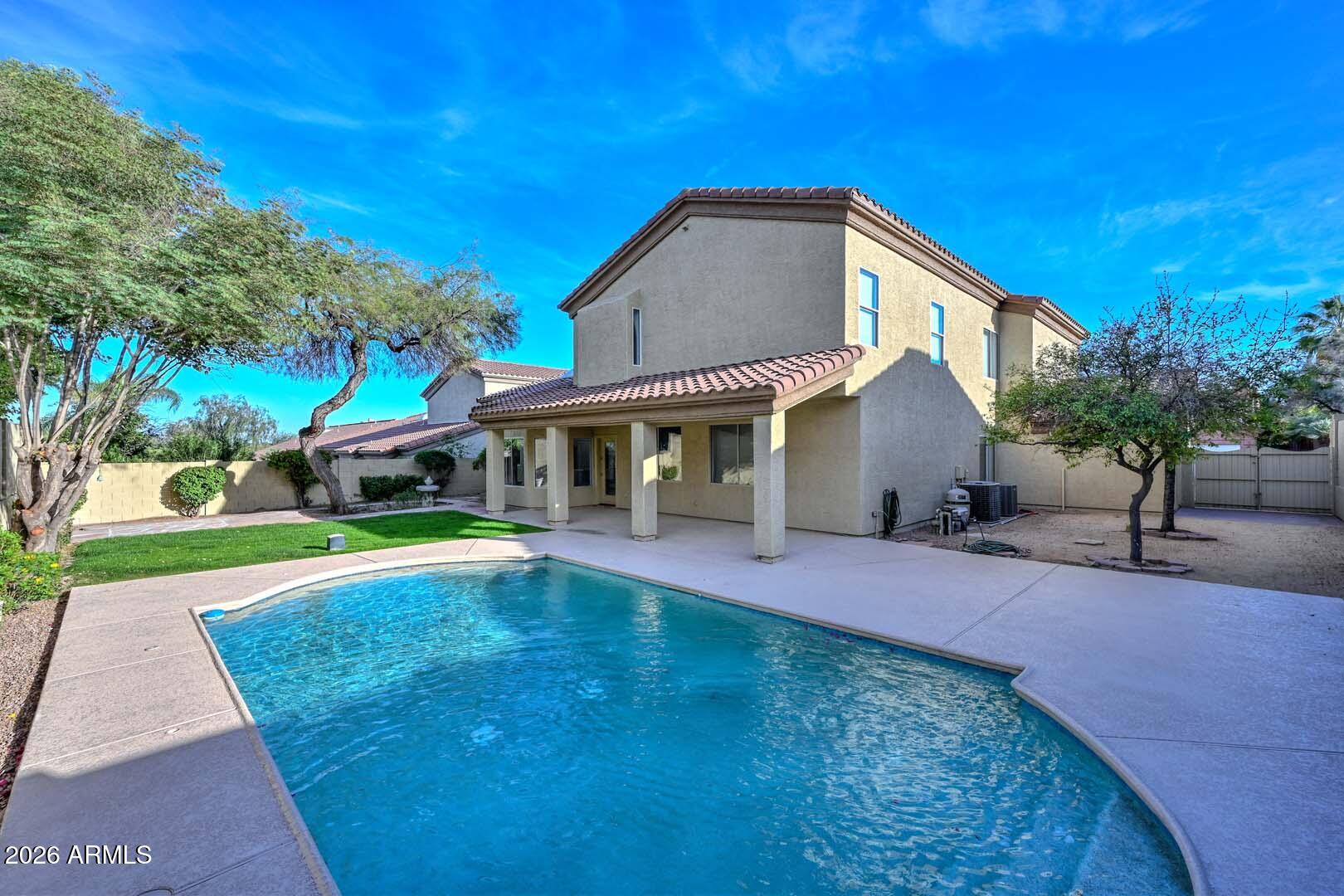 1942 E CLAIRE Drive E