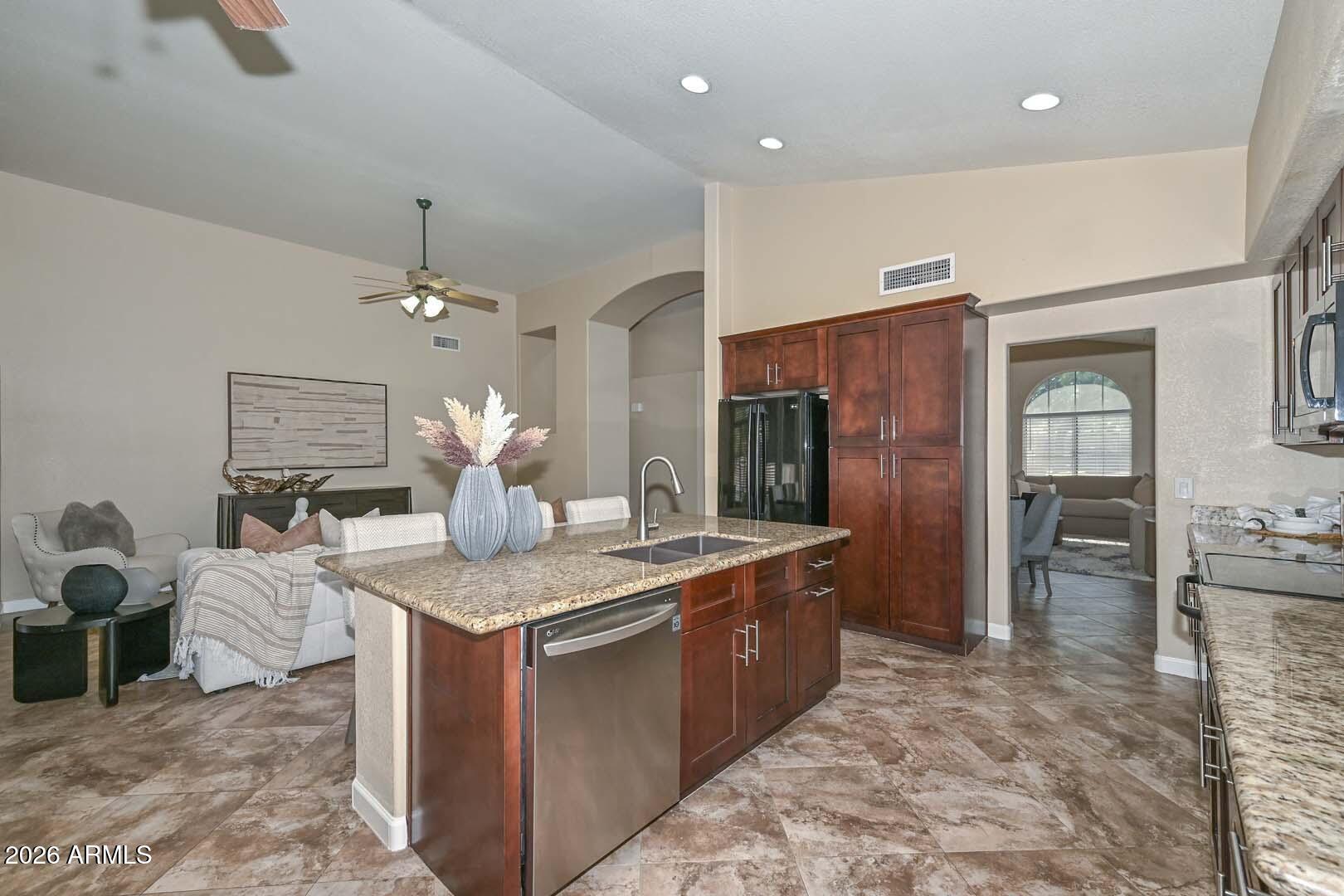 7444 W FOOTHILL Drive