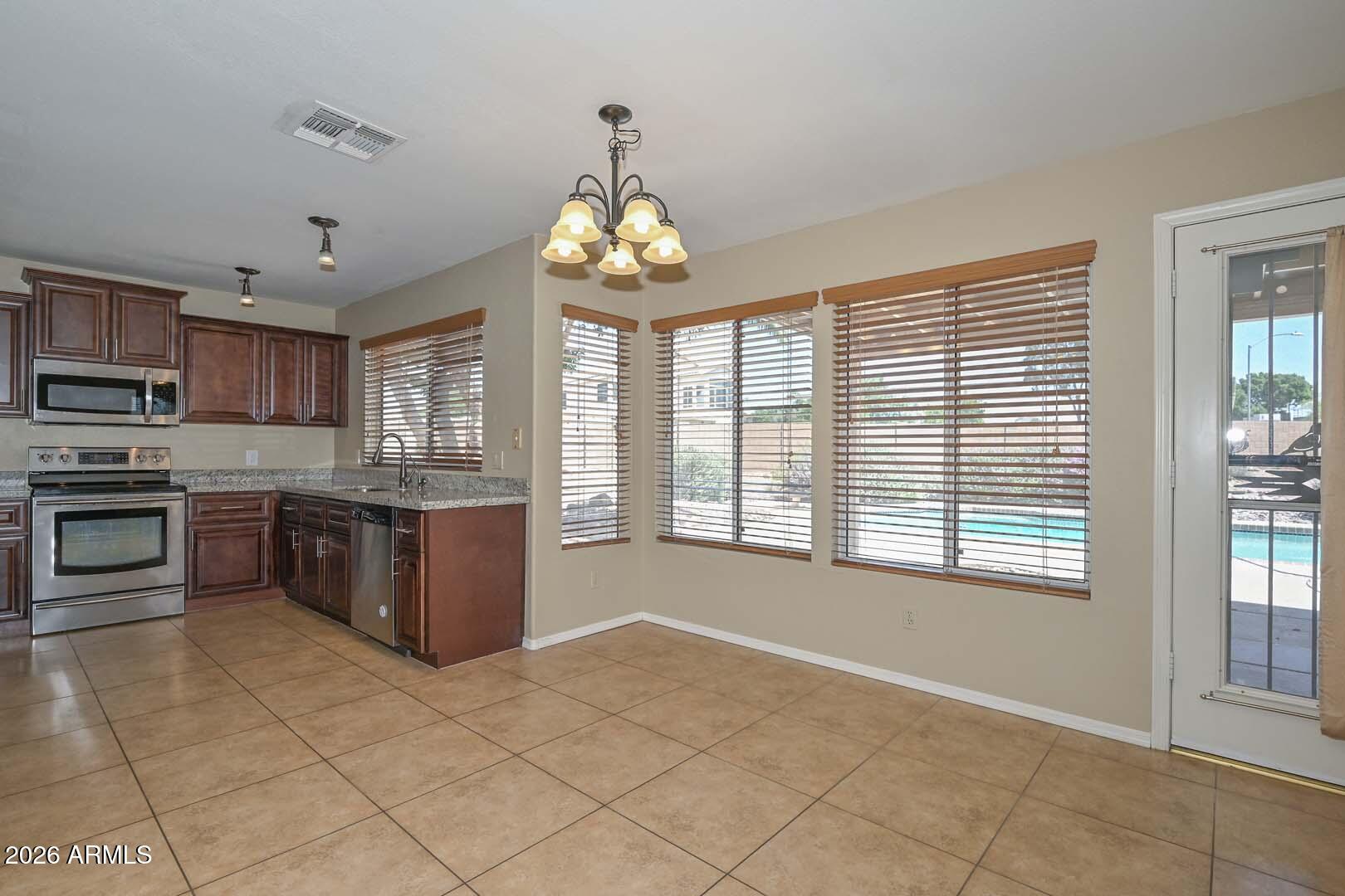 7110 W VIA DE LUNA Drive