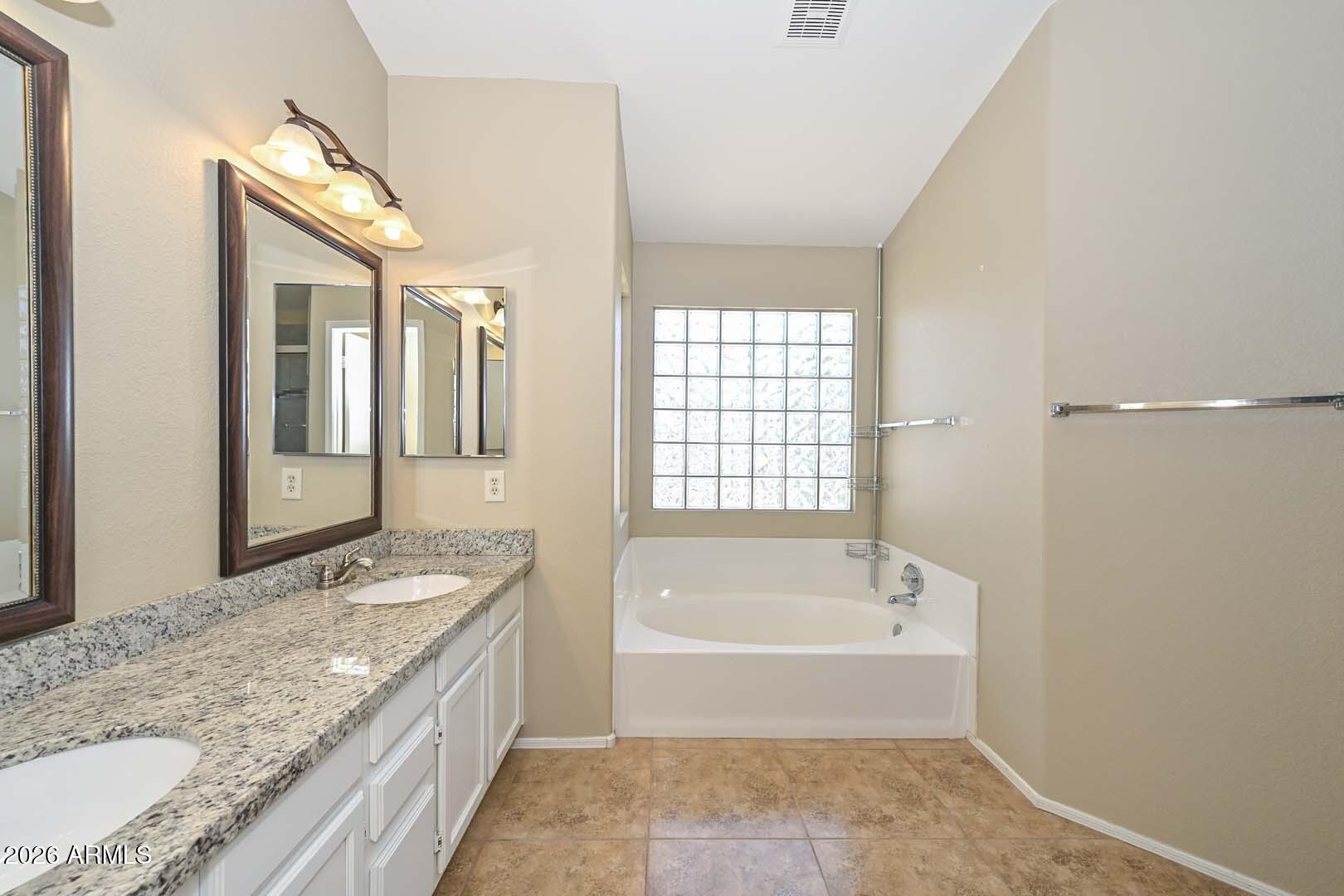 7110 W VIA DE LUNA Drive