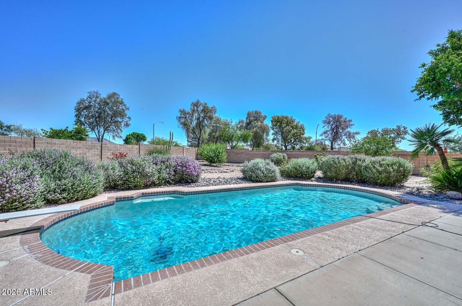 7110 W VIA DE LUNA Drive