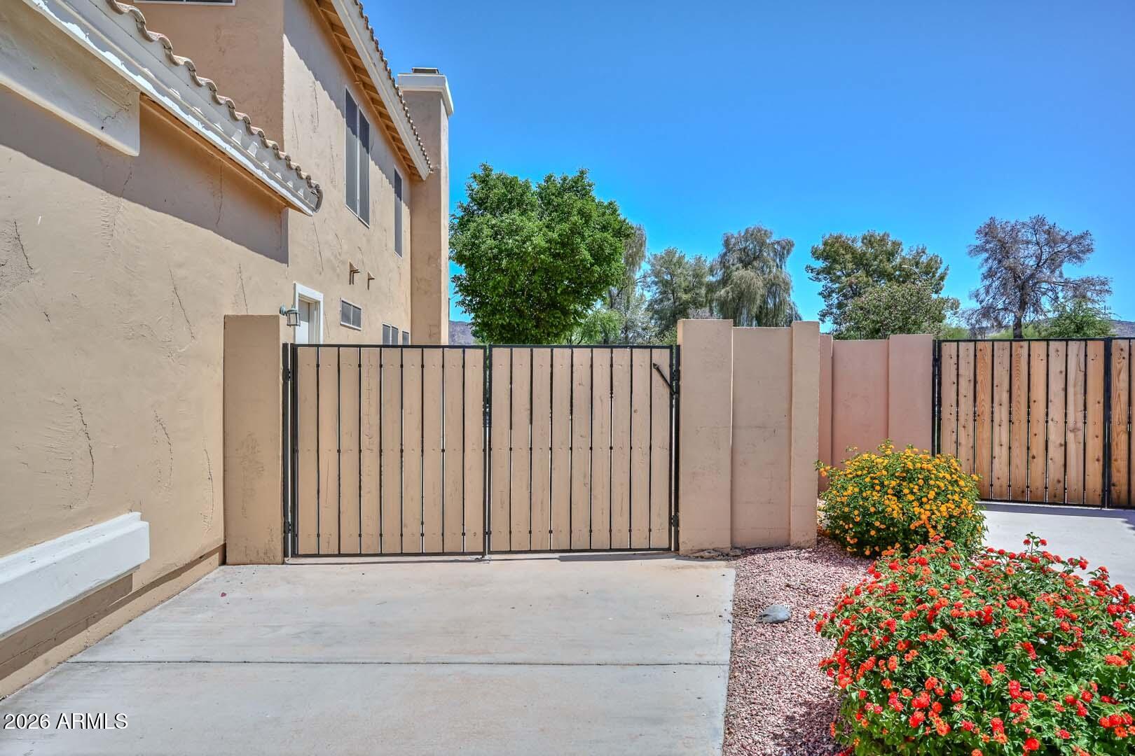 7110 W VIA DE LUNA Drive