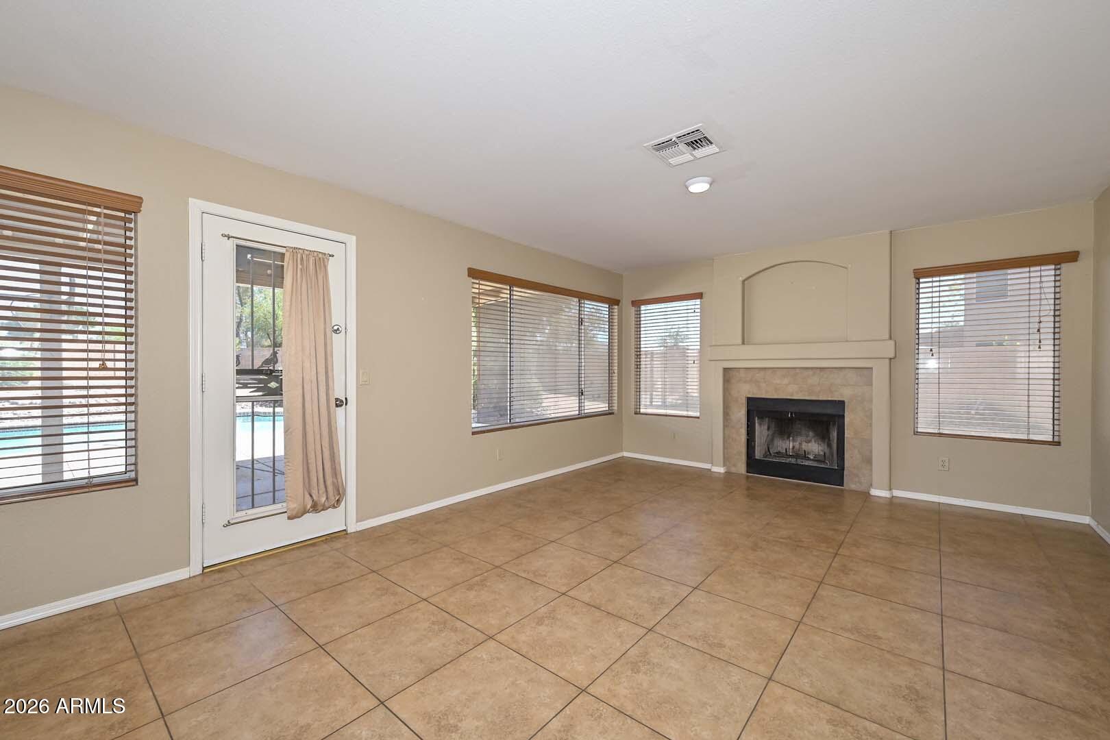 7110 W VIA DE LUNA Drive