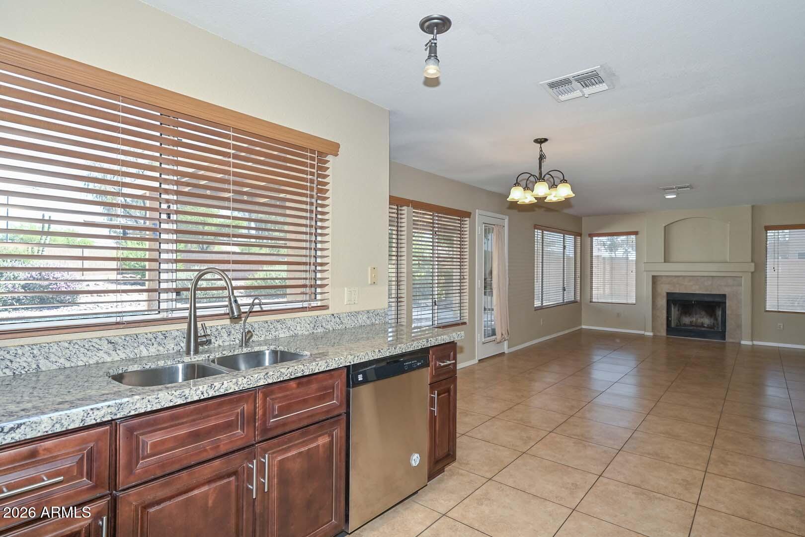 7110 W VIA DE LUNA Drive