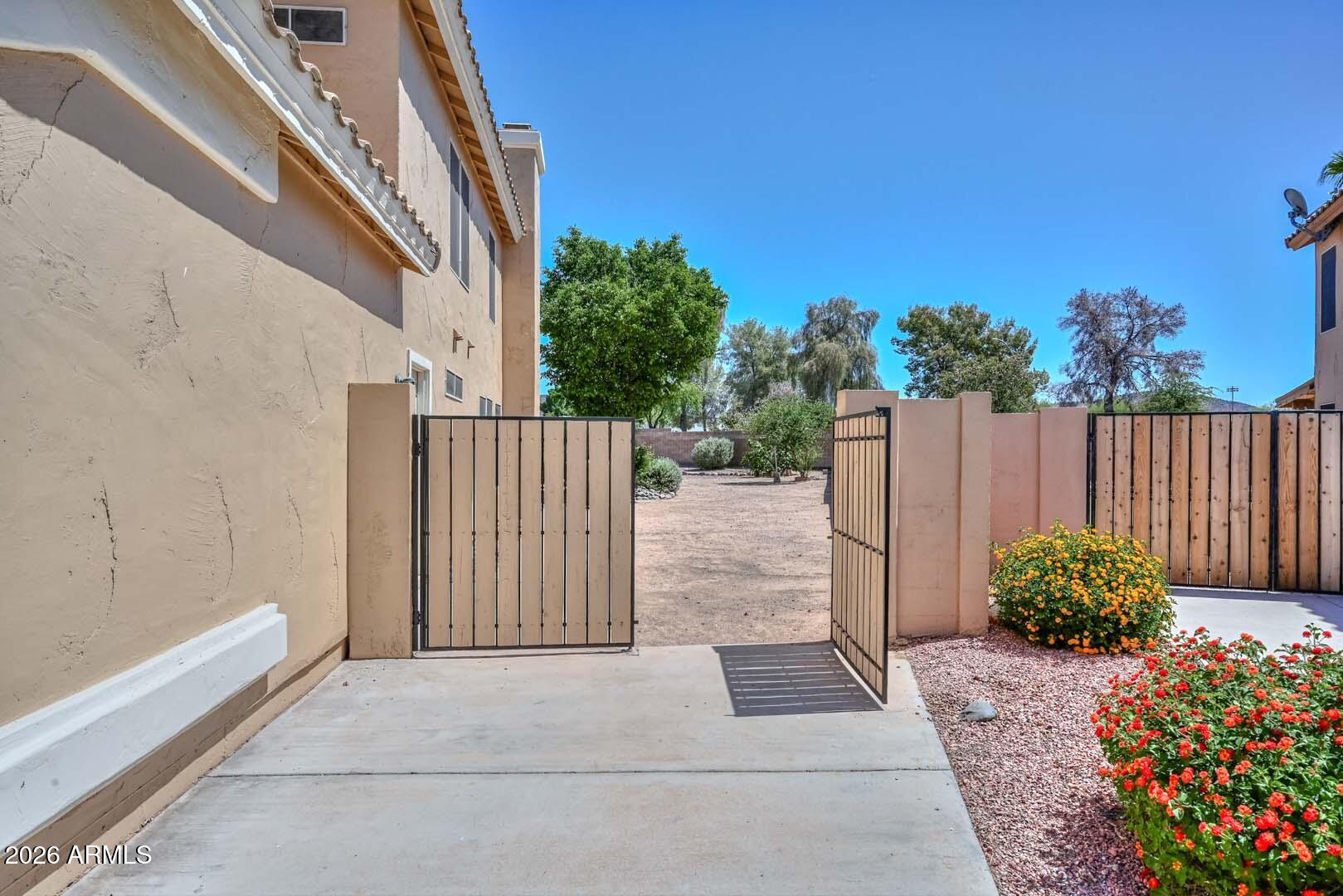 7110 W VIA DE LUNA Drive