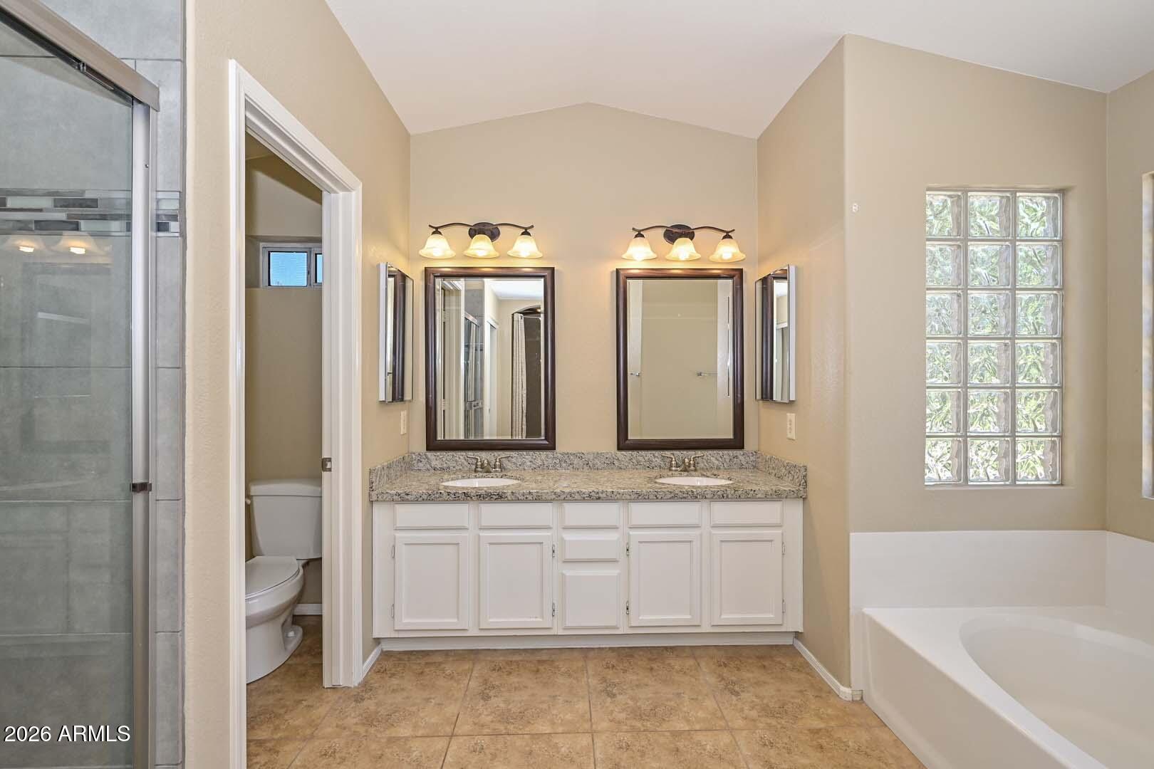 7110 W VIA DE LUNA Drive
