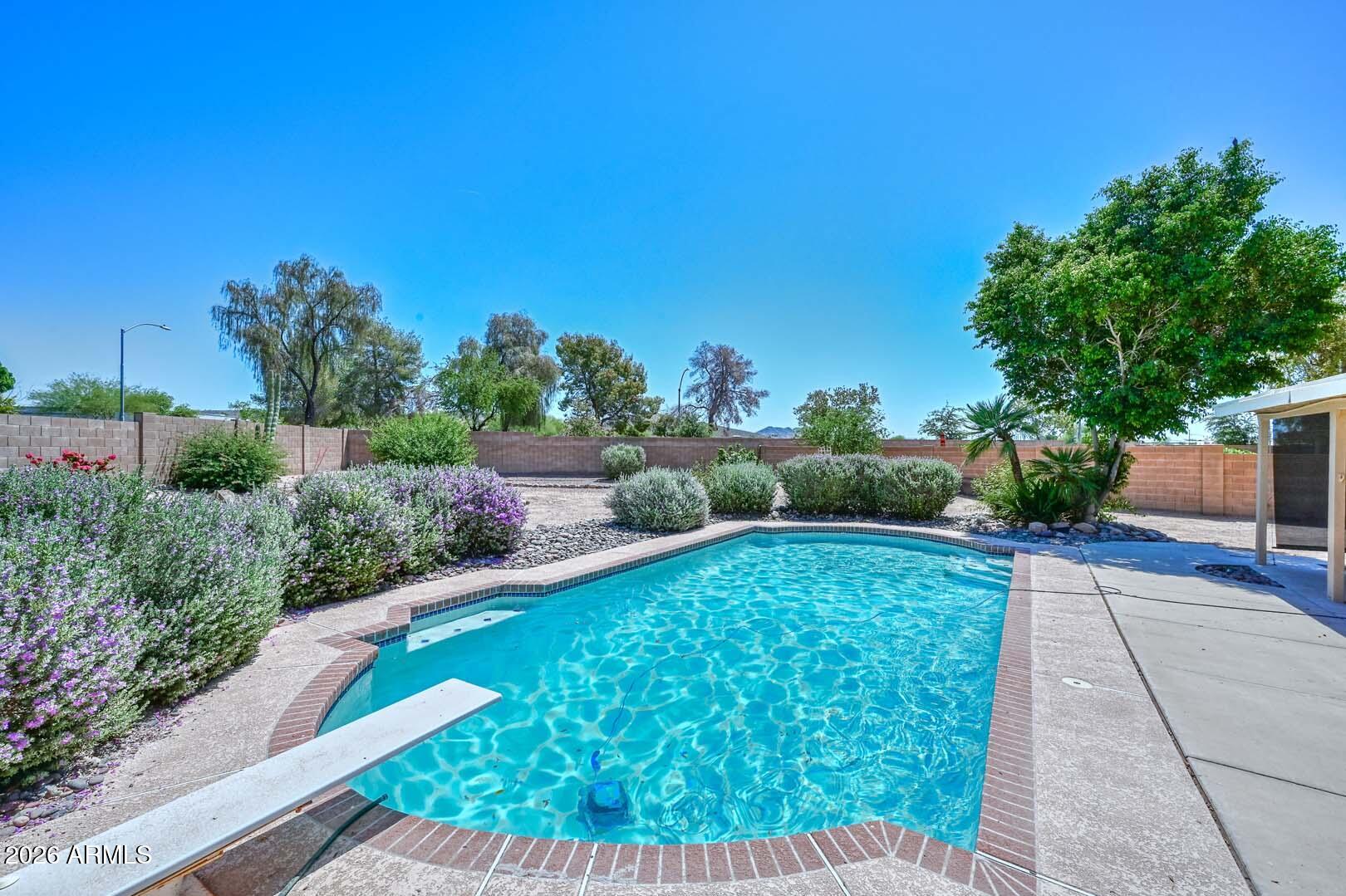 7110 W VIA DE LUNA Drive