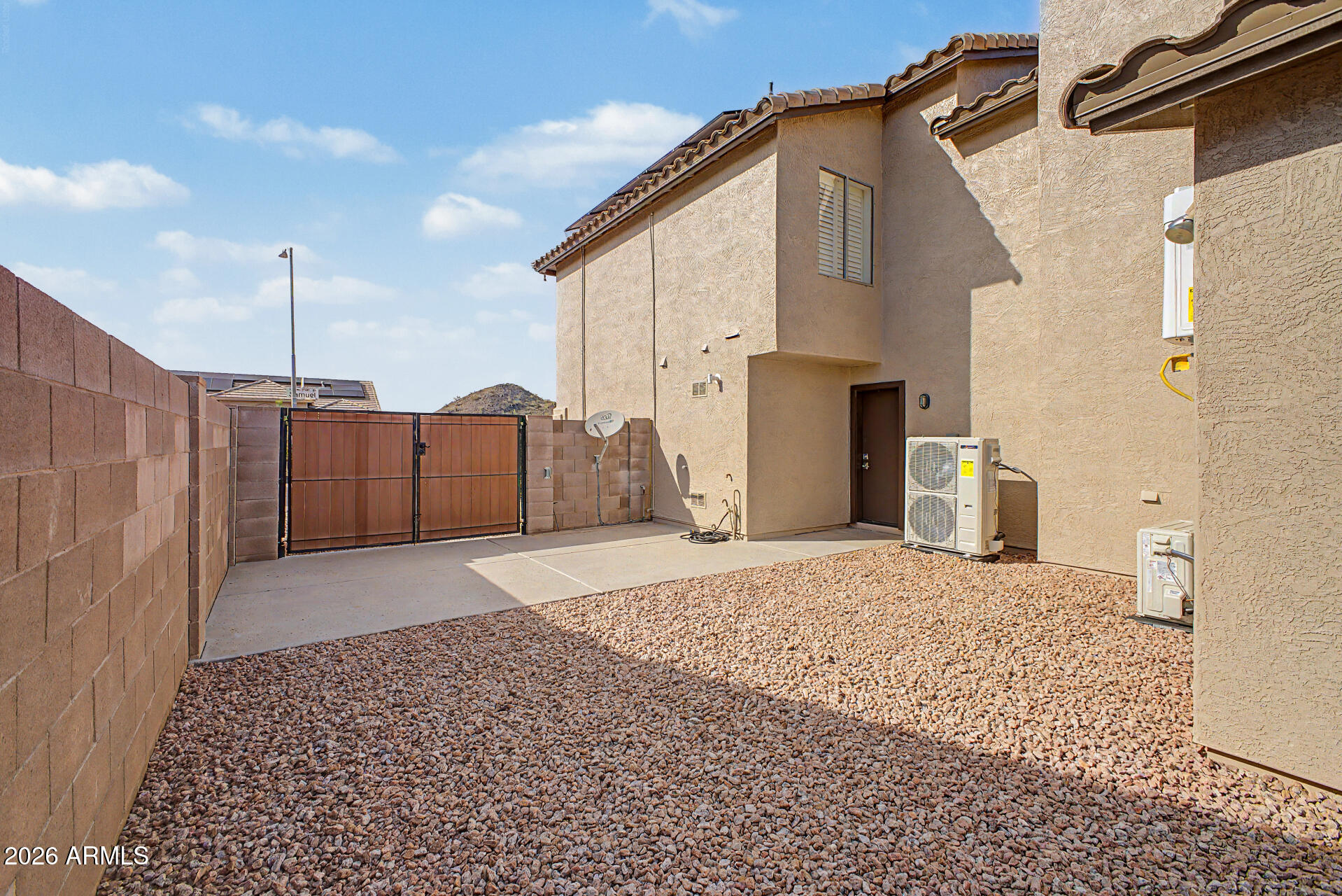 1737 E SAMUEL Drive