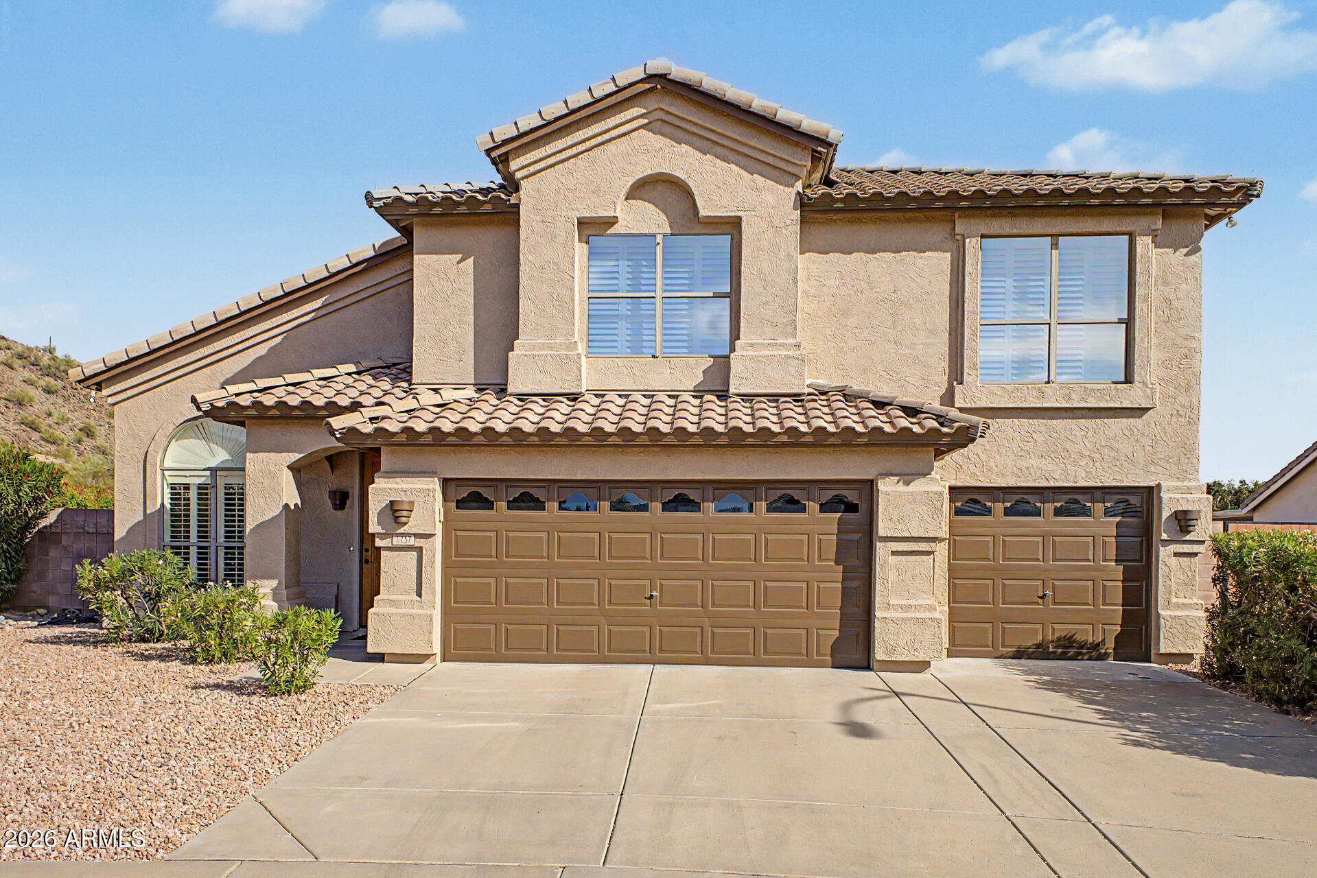 1737 E SAMUEL Drive