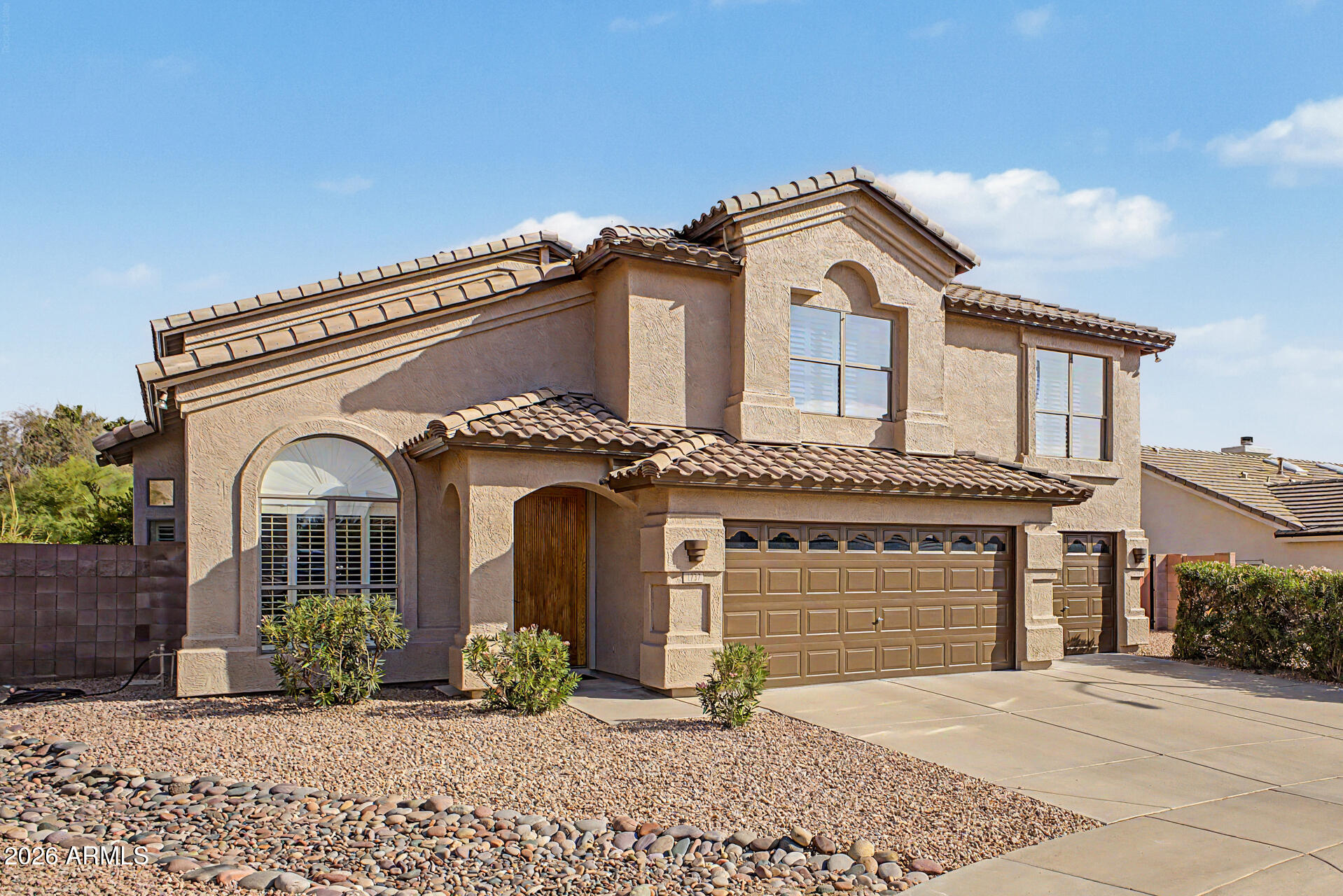 1737 E SAMUEL Drive
