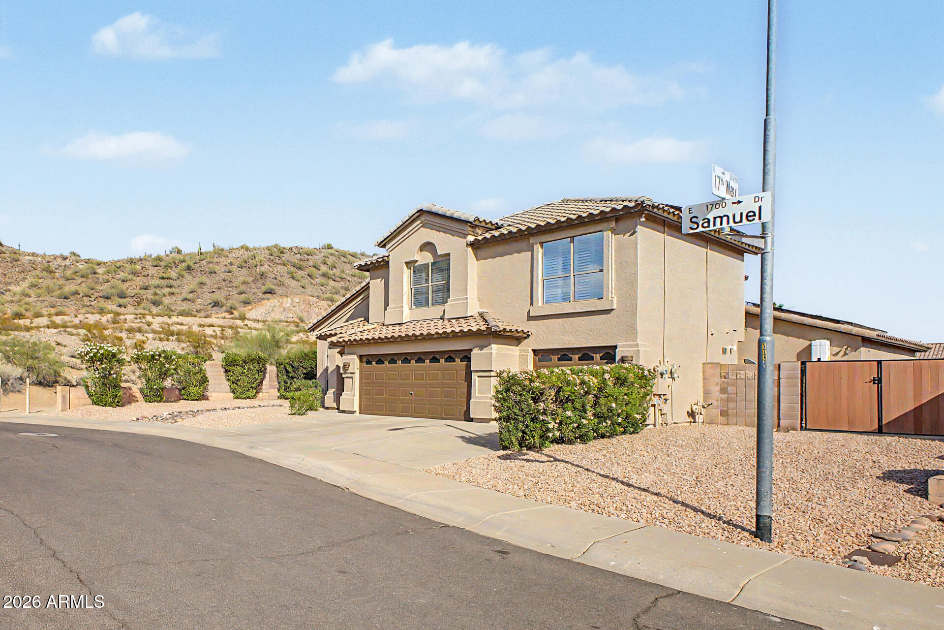 1737 E SAMUEL Drive
