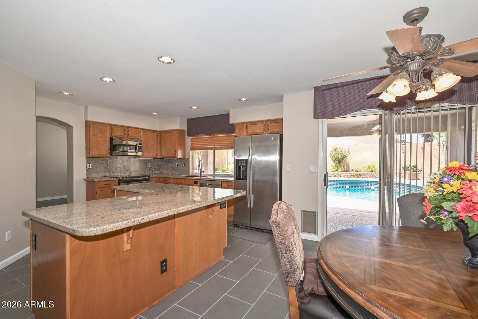 6624 W LOUISE Drive