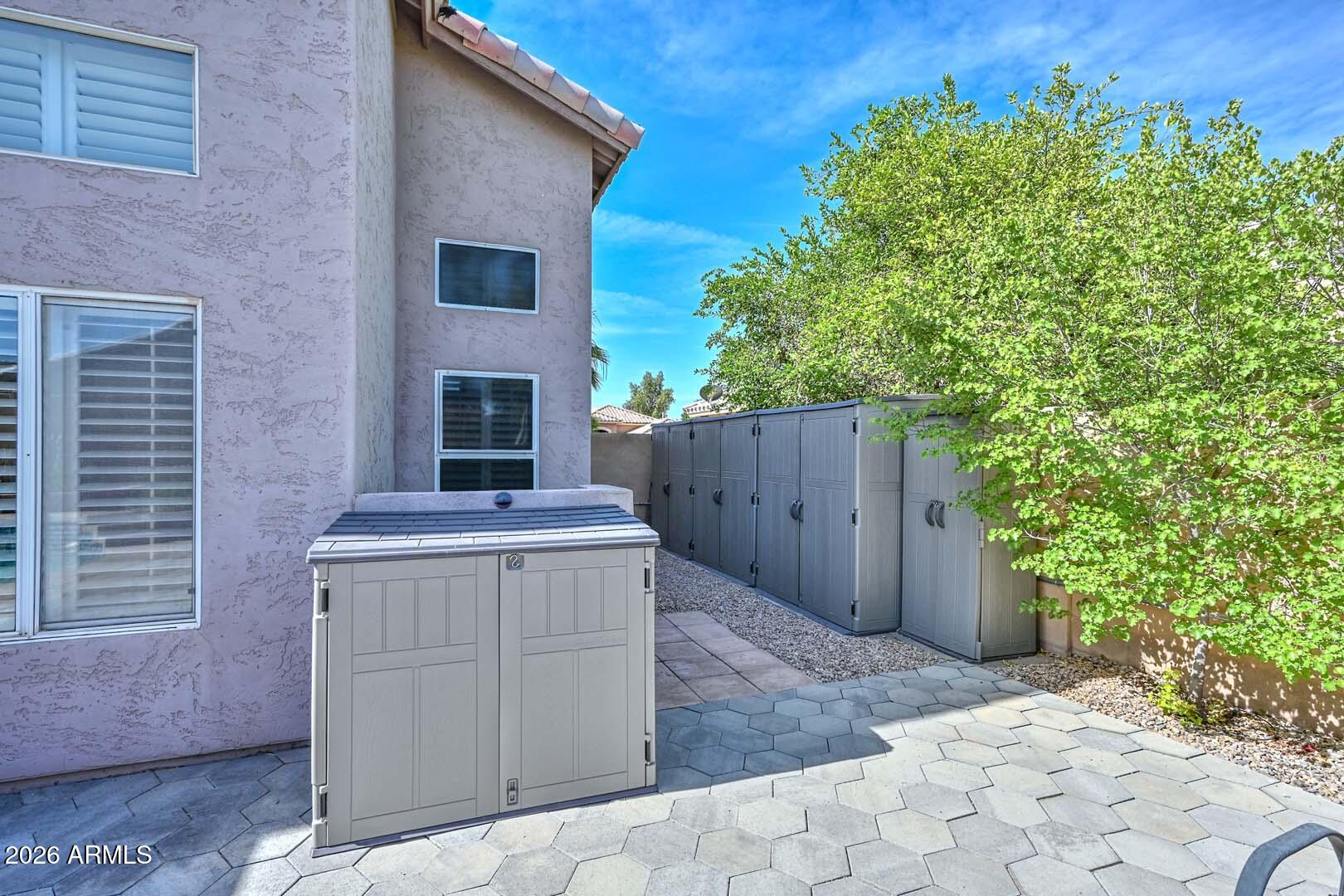 6624 W LOUISE Drive