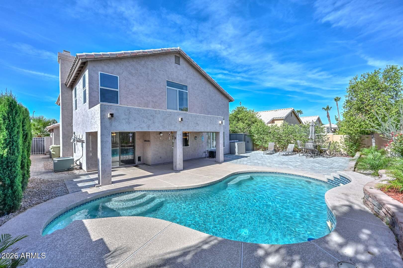 6624 W LOUISE Drive