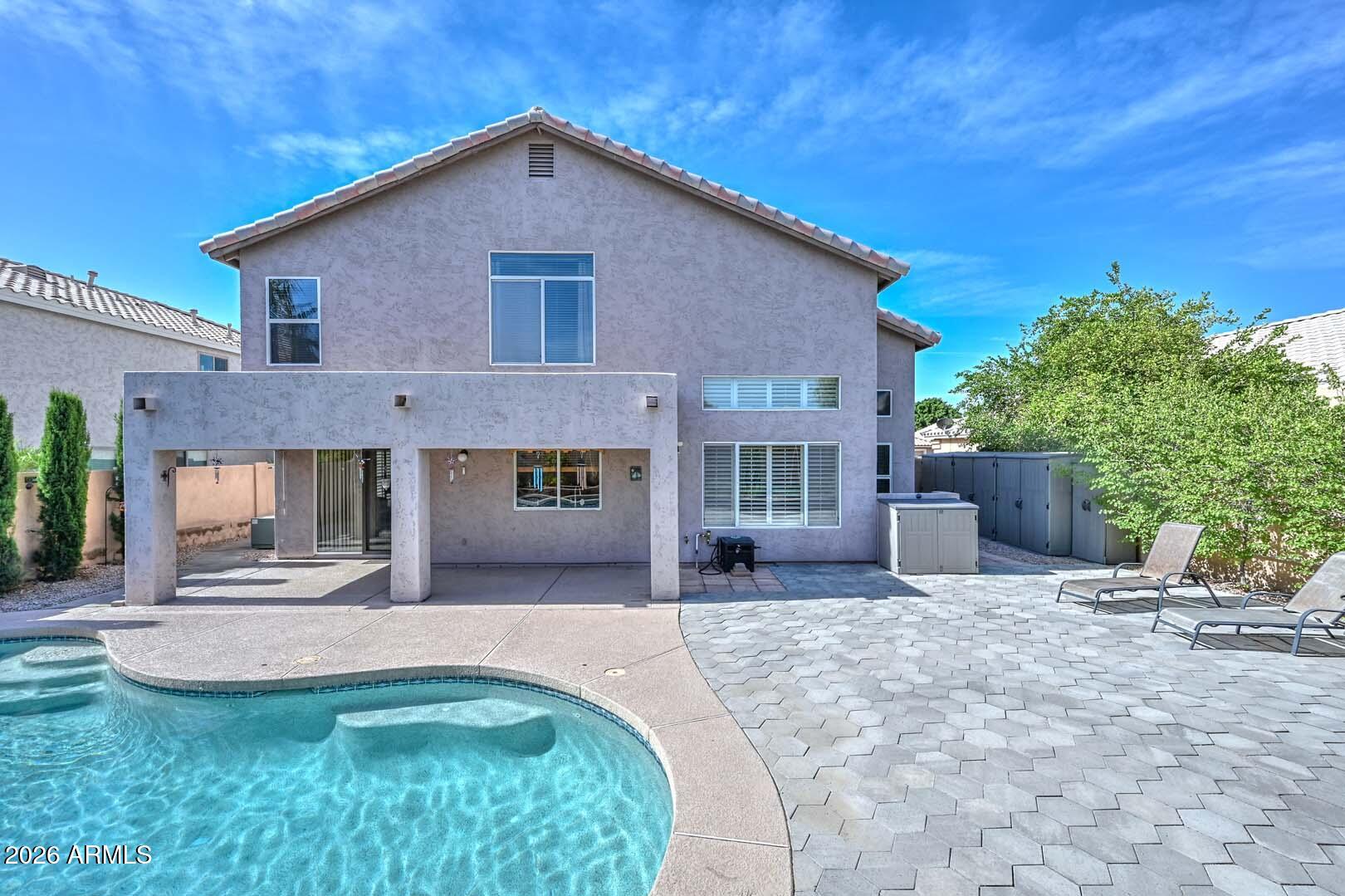 6624 W LOUISE Drive