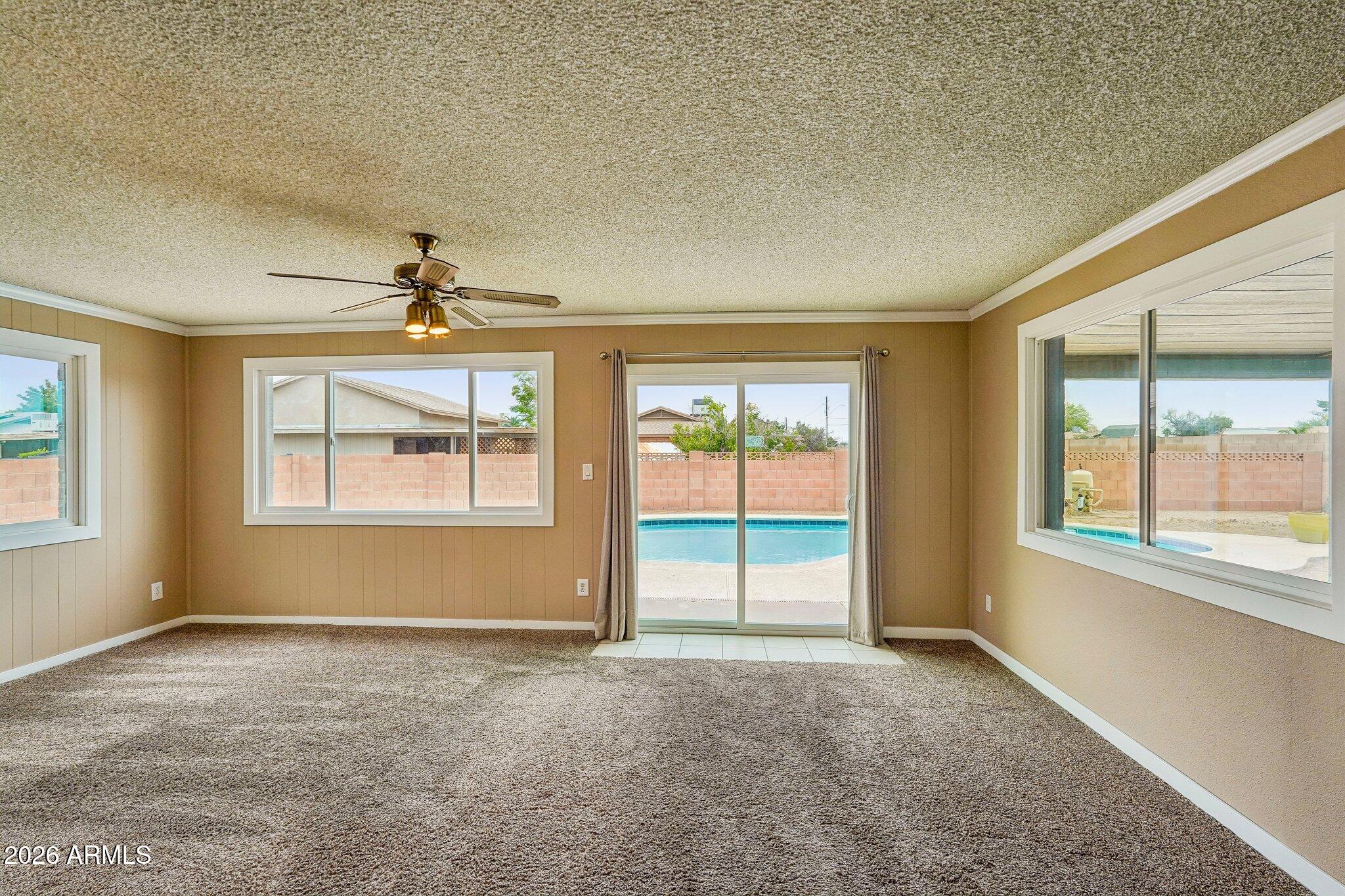 1902 W TOPEKA Drive